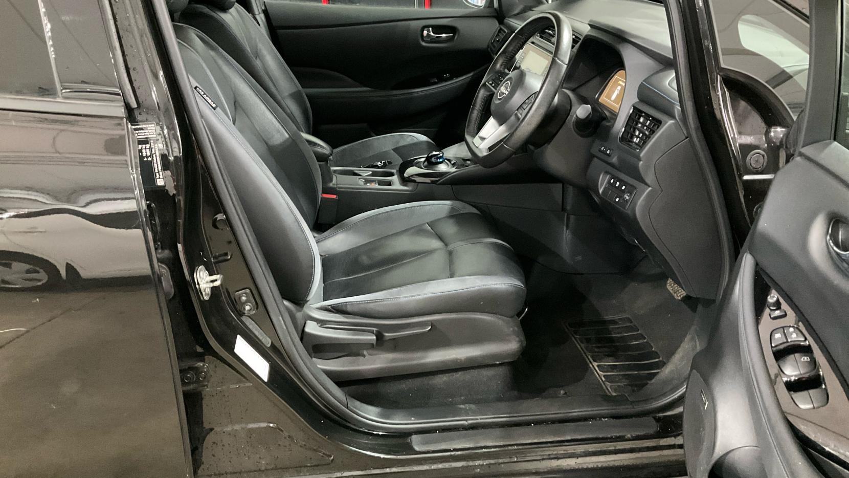 Nissan Leaf 39kWh Tekna Hatchback 5dr Electric Auto (150 ps)