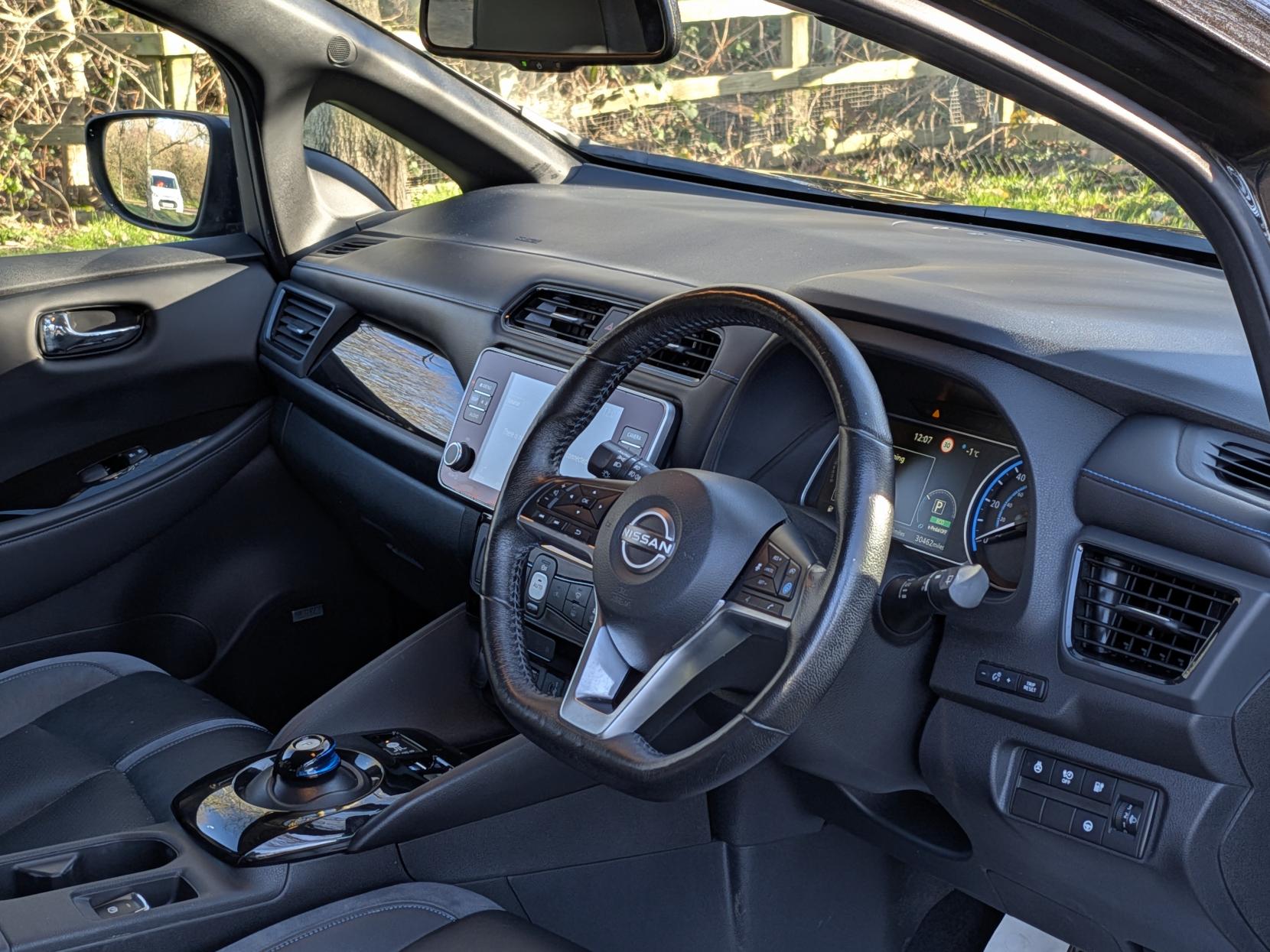 Nissan Leaf 39kWh Tekna Hatchback 5dr Electric Auto (150 ps)