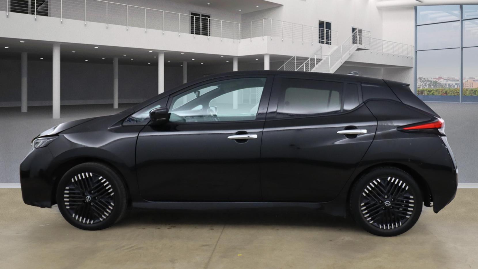 Nissan Leaf 39kWh Tekna Hatchback 5dr Electric Auto (150 ps)