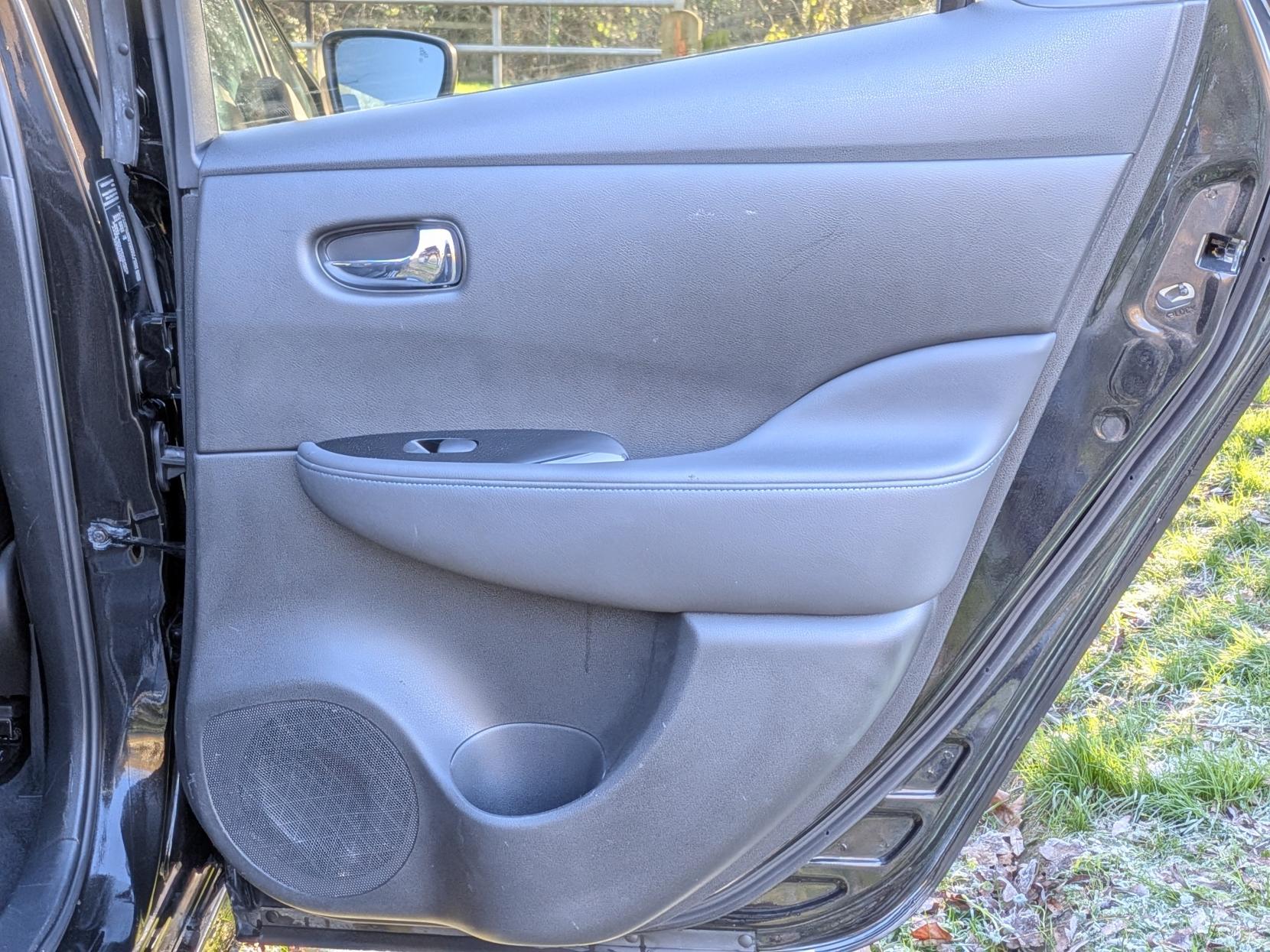 Nissan Leaf 39kWh Tekna Hatchback 5dr Electric Auto (150 ps)