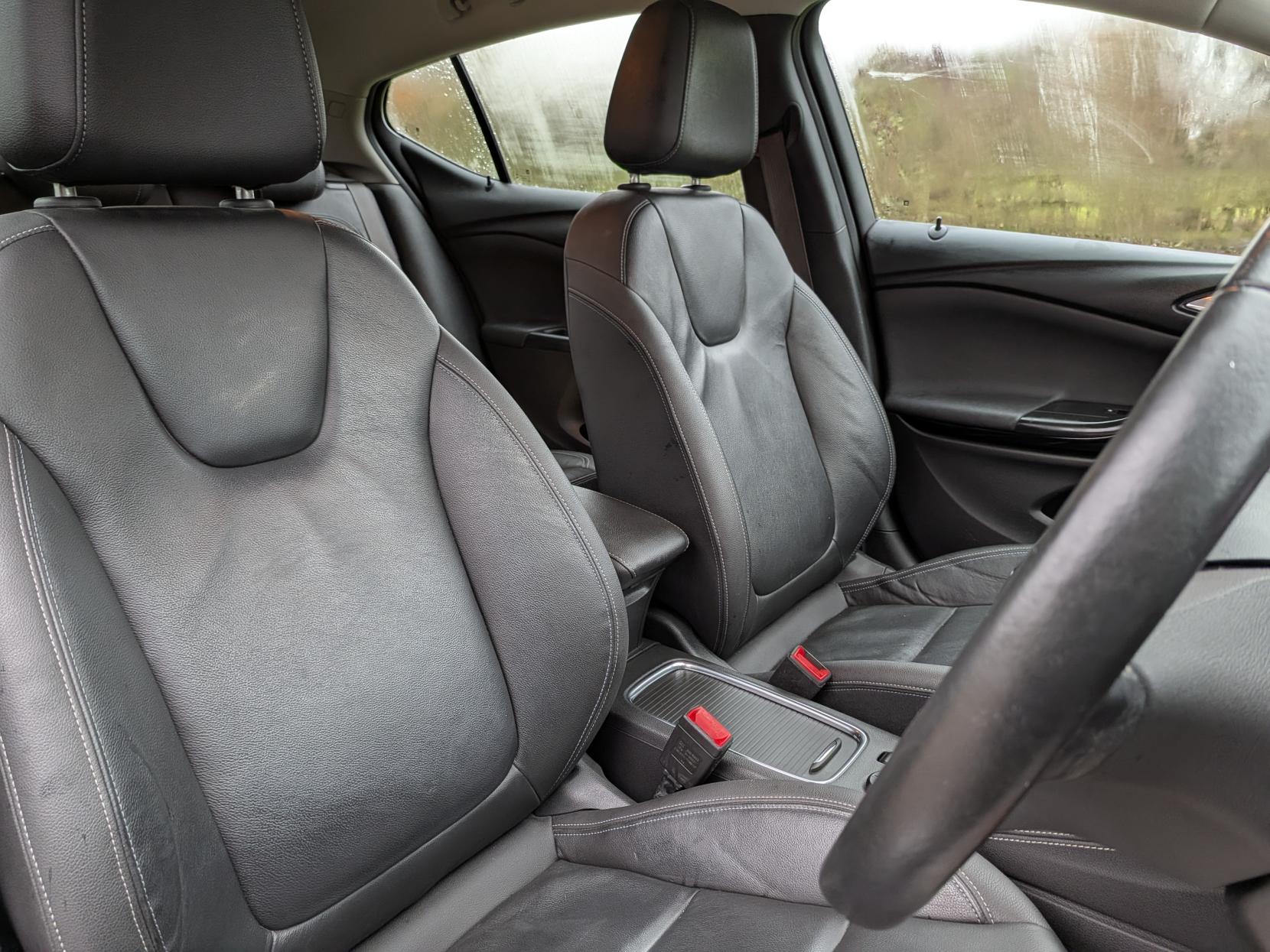 Vauxhall Astra 1.4i Turbo Elite Hatchback 5dr Petrol Manual Euro 6 (150 ps)