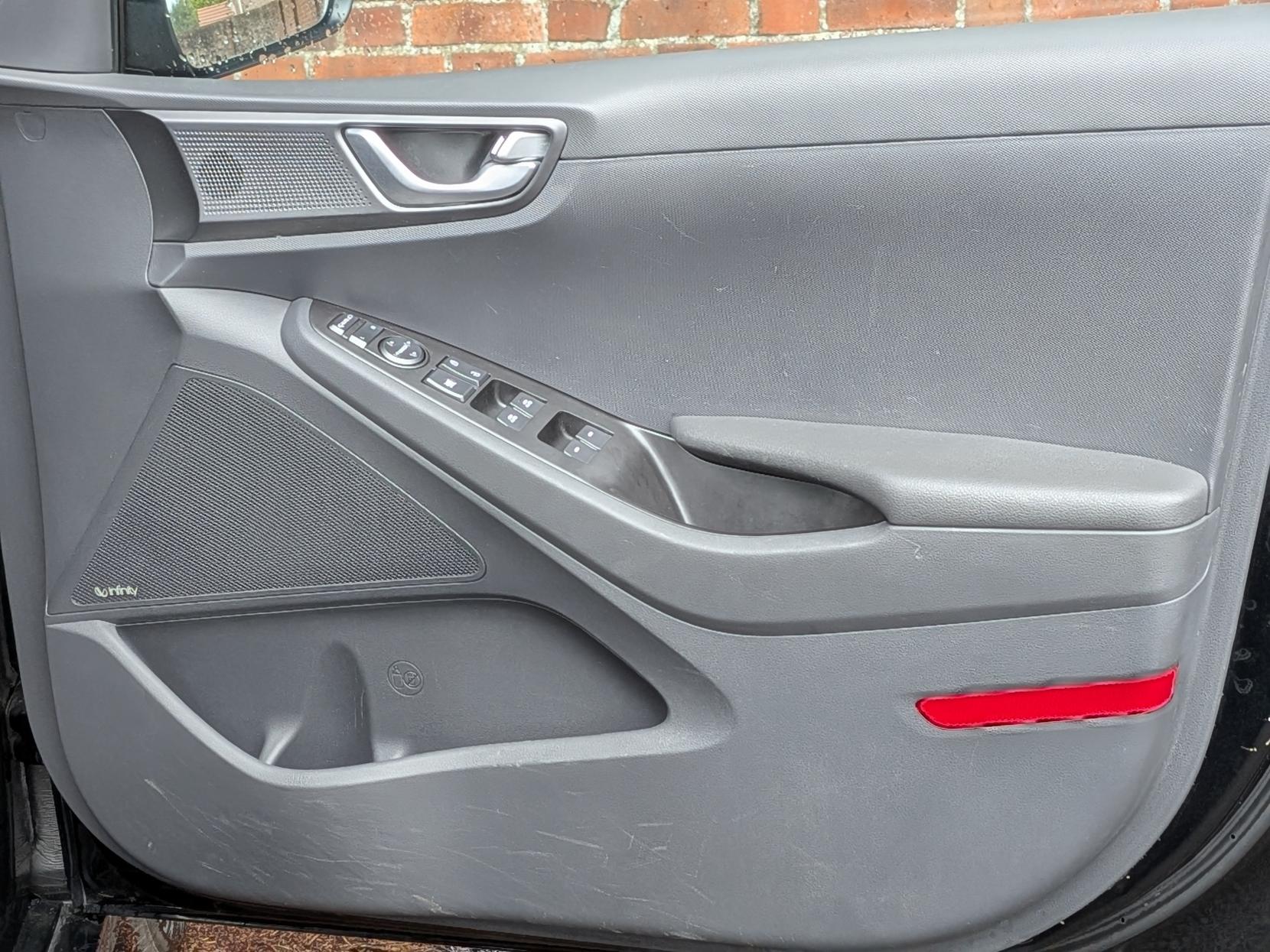 Hyundai IONIQ 38.3kWh Premium Hatchback 5dr Electric Auto (136 ps)