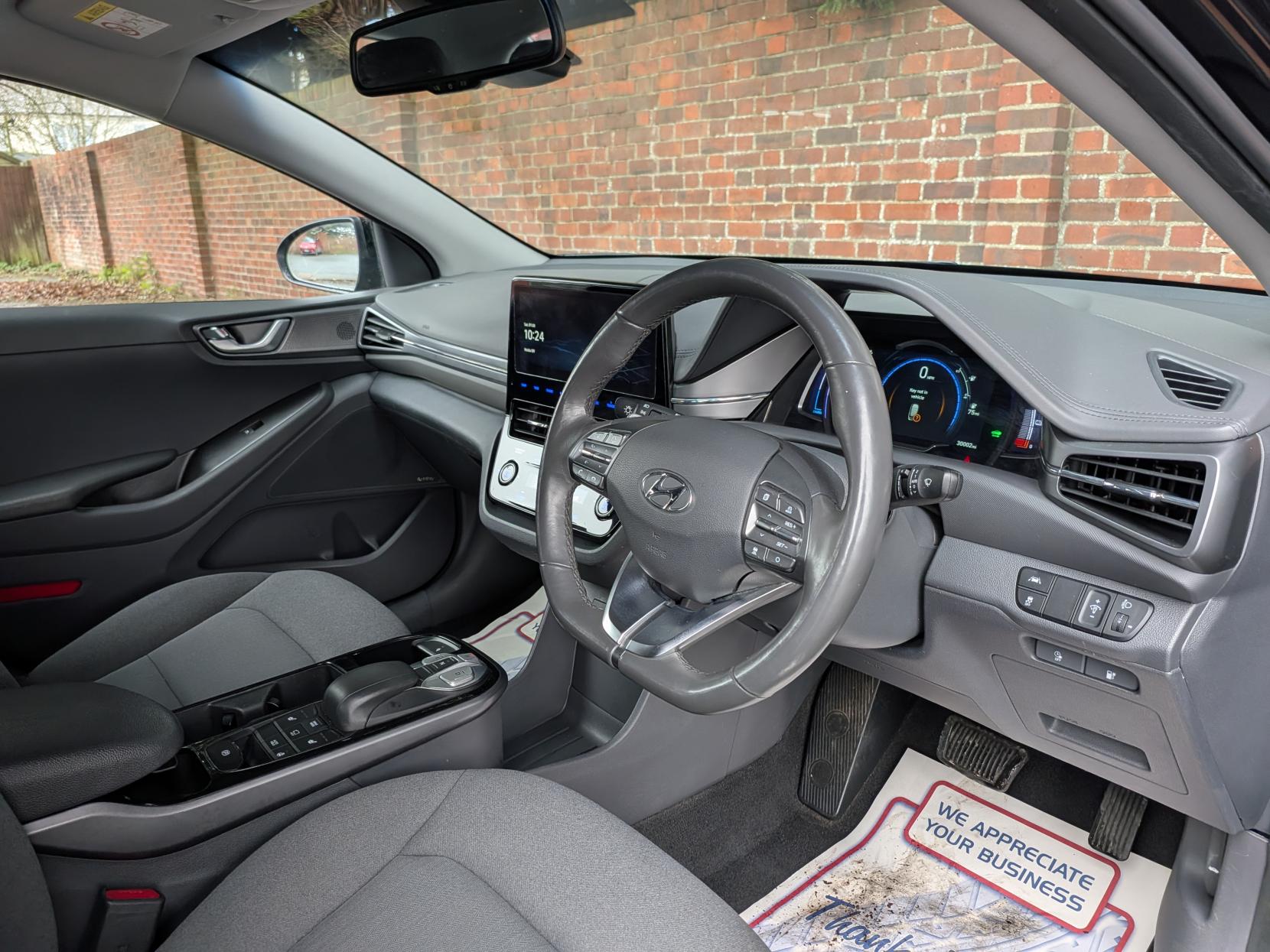 Hyundai IONIQ 38.3kWh Premium Hatchback 5dr Electric Auto (136 ps)