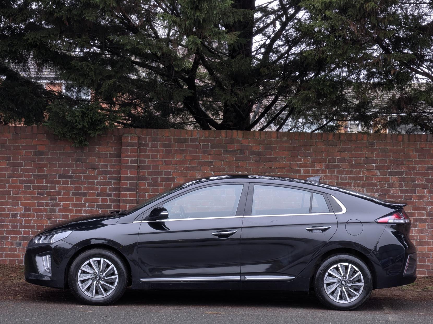 Hyundai IONIQ 38.3kWh Premium Hatchback 5dr Electric Auto (136 ps)