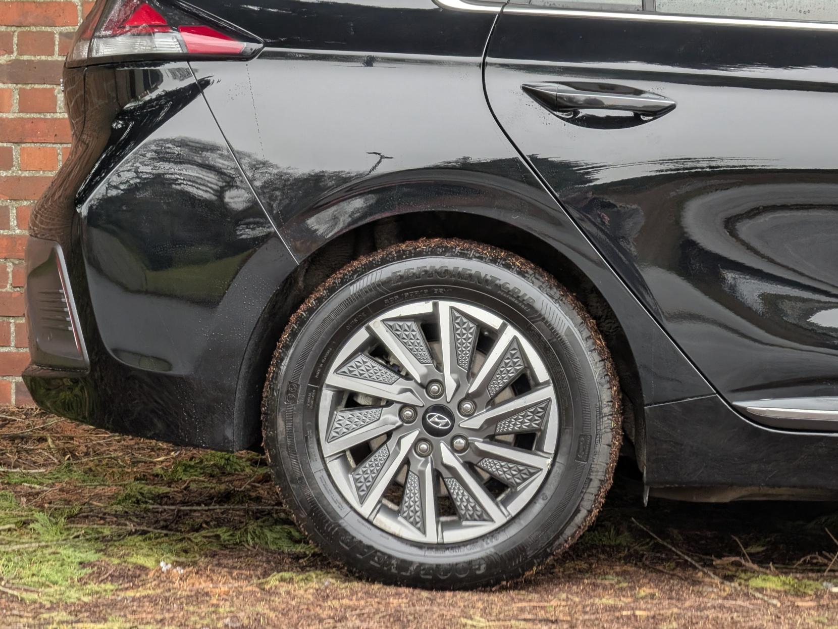 Hyundai IONIQ 38.3kWh Premium Hatchback 5dr Electric Auto (136 ps)