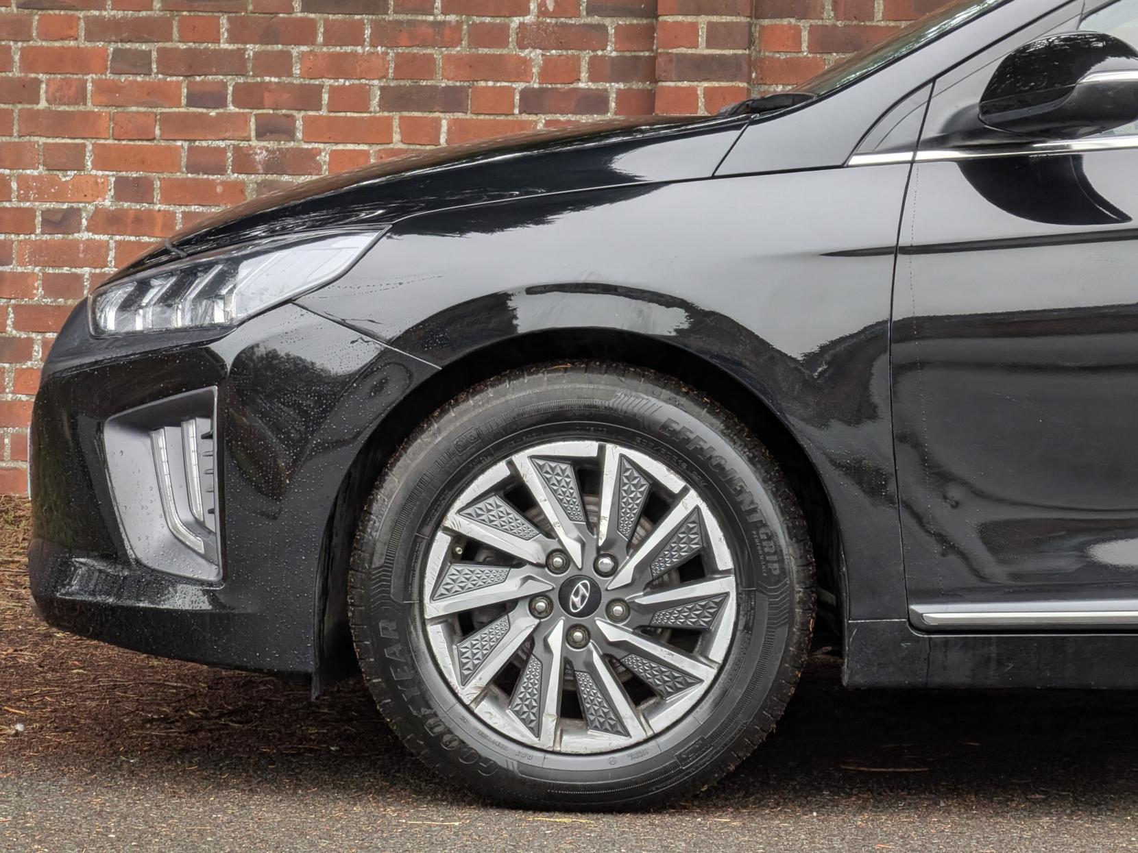 Hyundai IONIQ 38.3kWh Premium Hatchback 5dr Electric Auto (136 ps)