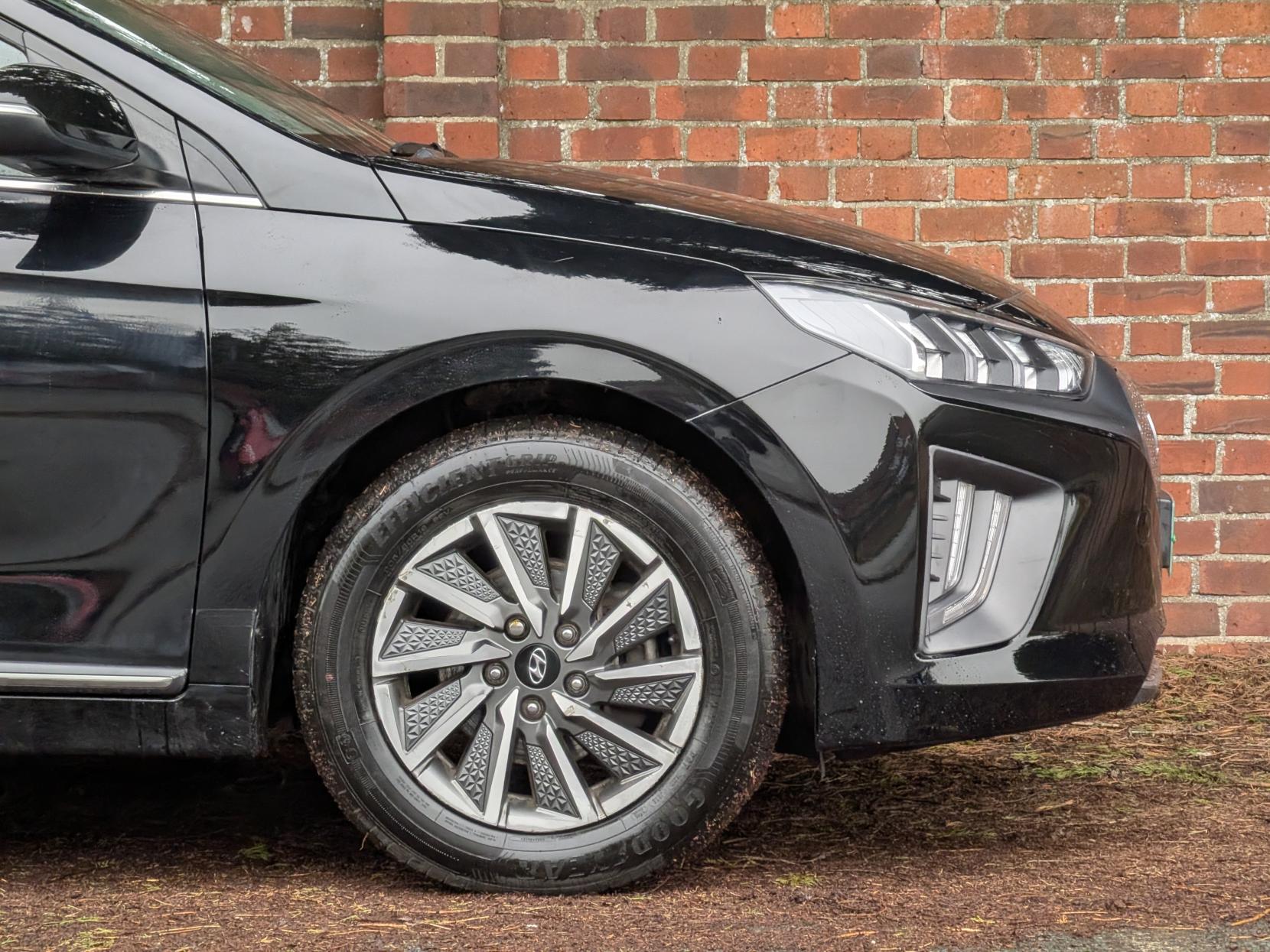 Hyundai IONIQ 38.3kWh Premium Hatchback 5dr Electric Auto (136 ps)