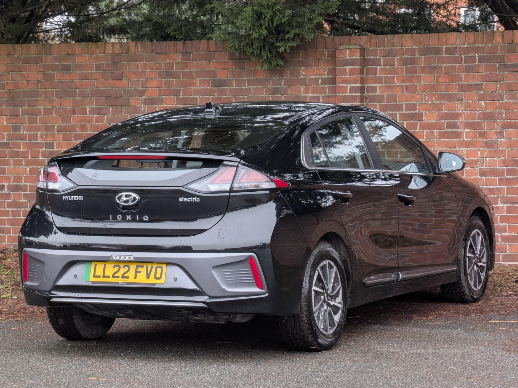 Hyundai IONIQ 38.3kWh Premium Hatchback 5dr Electric Auto (136 ps)