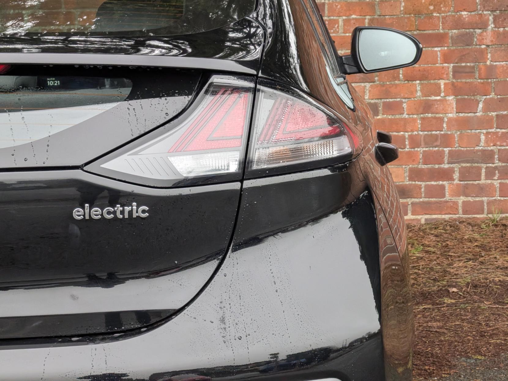 Hyundai IONIQ 38.3kWh Premium Hatchback 5dr Electric Auto (136 ps)