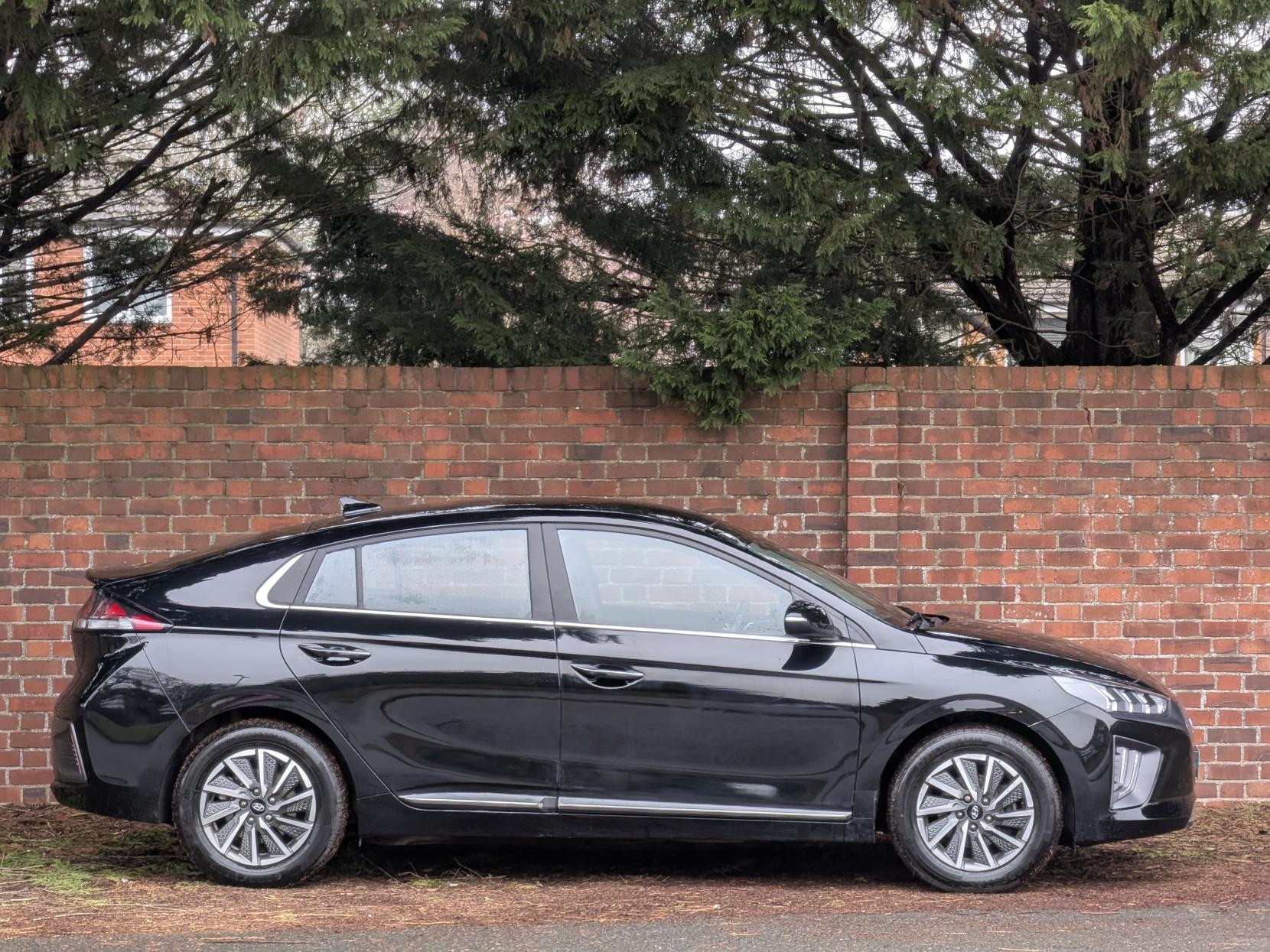 Hyundai IONIQ 38.3kWh Premium Hatchback 5dr Electric Auto (136 ps)