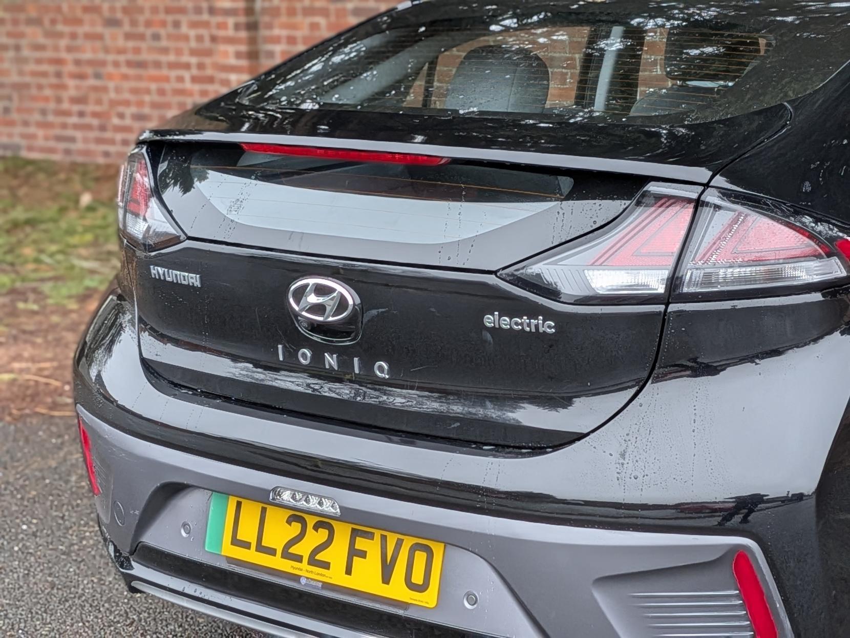 Hyundai IONIQ 38.3kWh Premium Hatchback 5dr Electric Auto (136 ps)