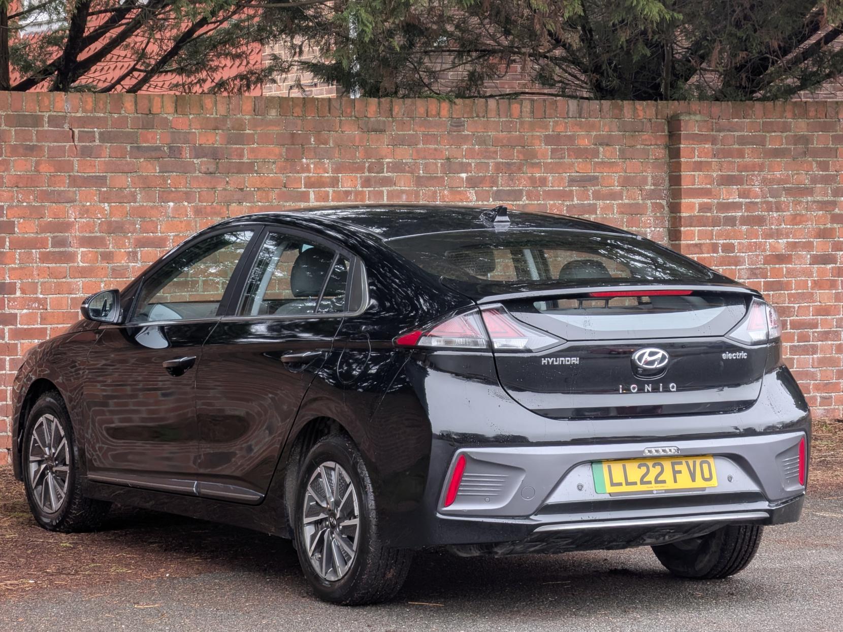 Hyundai IONIQ 38.3kWh Premium Hatchback 5dr Electric Auto (136 ps)