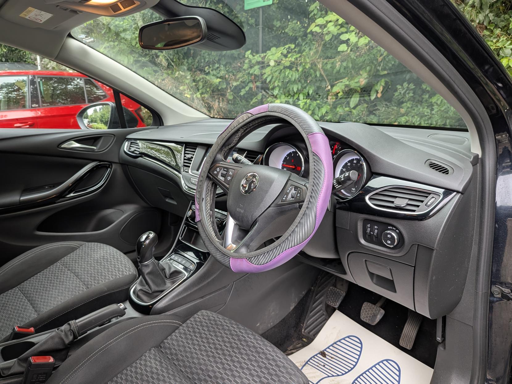 Vauxhall Astra 1.4i Turbo SRi Nav Hatchback 5dr Petrol Manual Euro 6 (s/s) (150 ps)