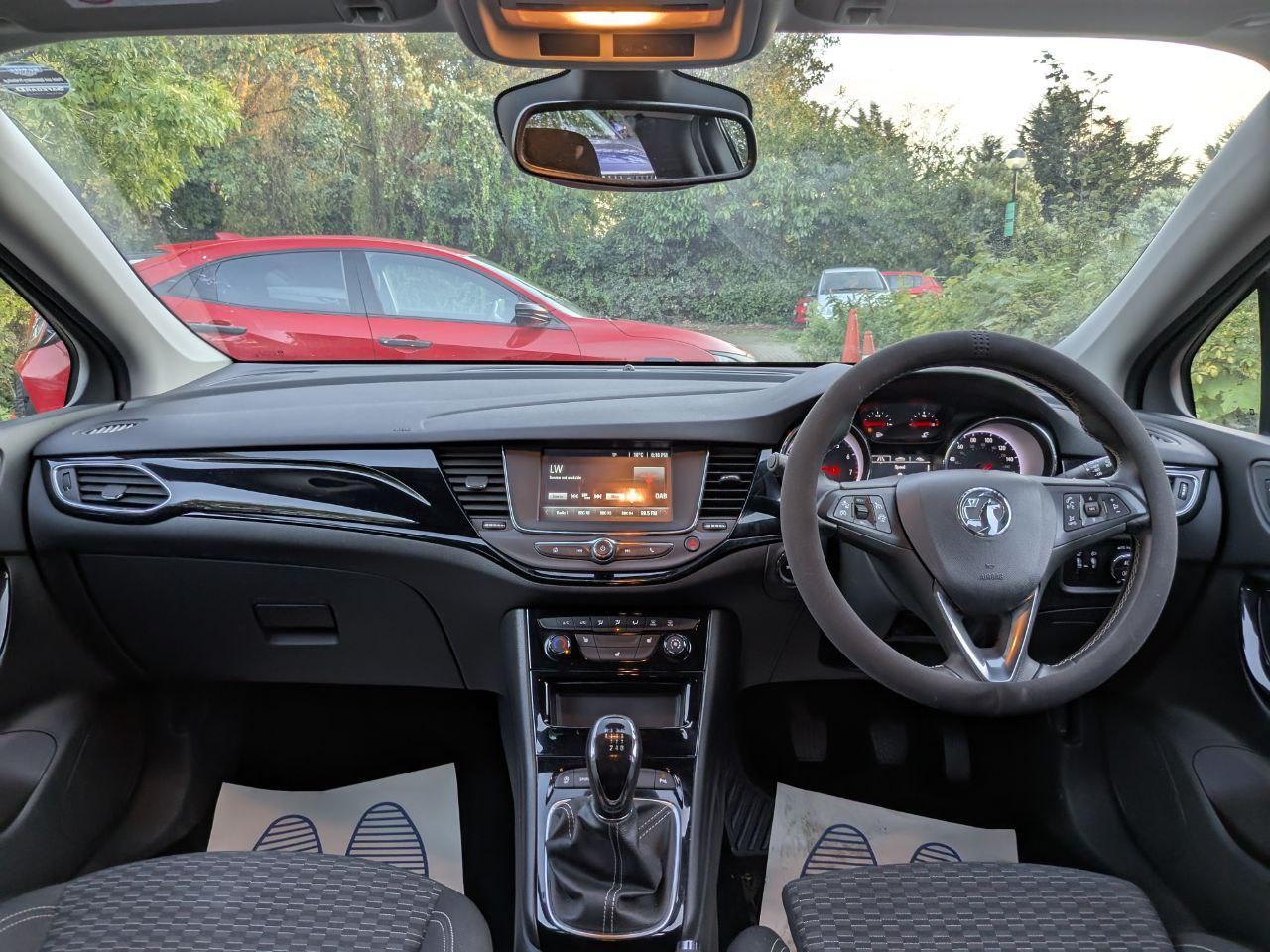 Vauxhall Astra 1.4i Turbo SRi Nav Hatchback 5dr Petrol Manual Euro 6 (s/s) (150 ps)