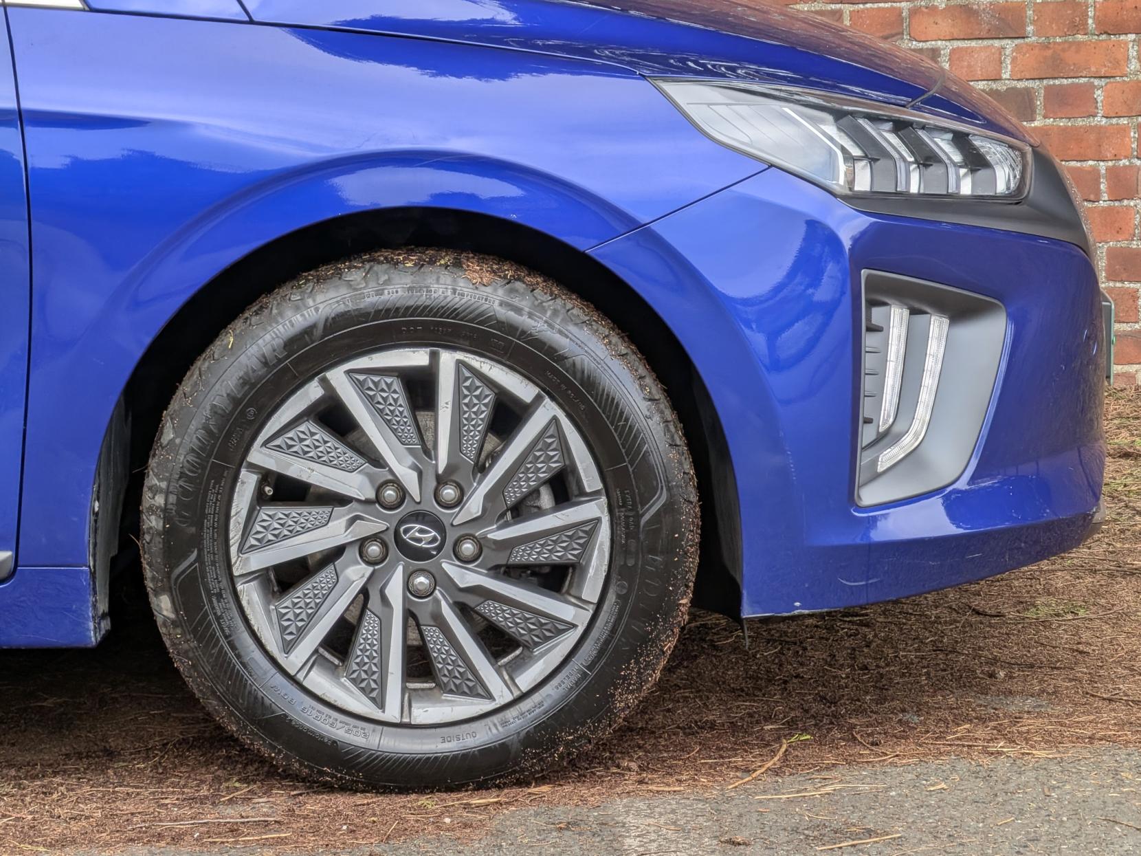 Hyundai IONIQ 38.3kWh Premium Hatchback 5dr Electric Auto (136 ps)