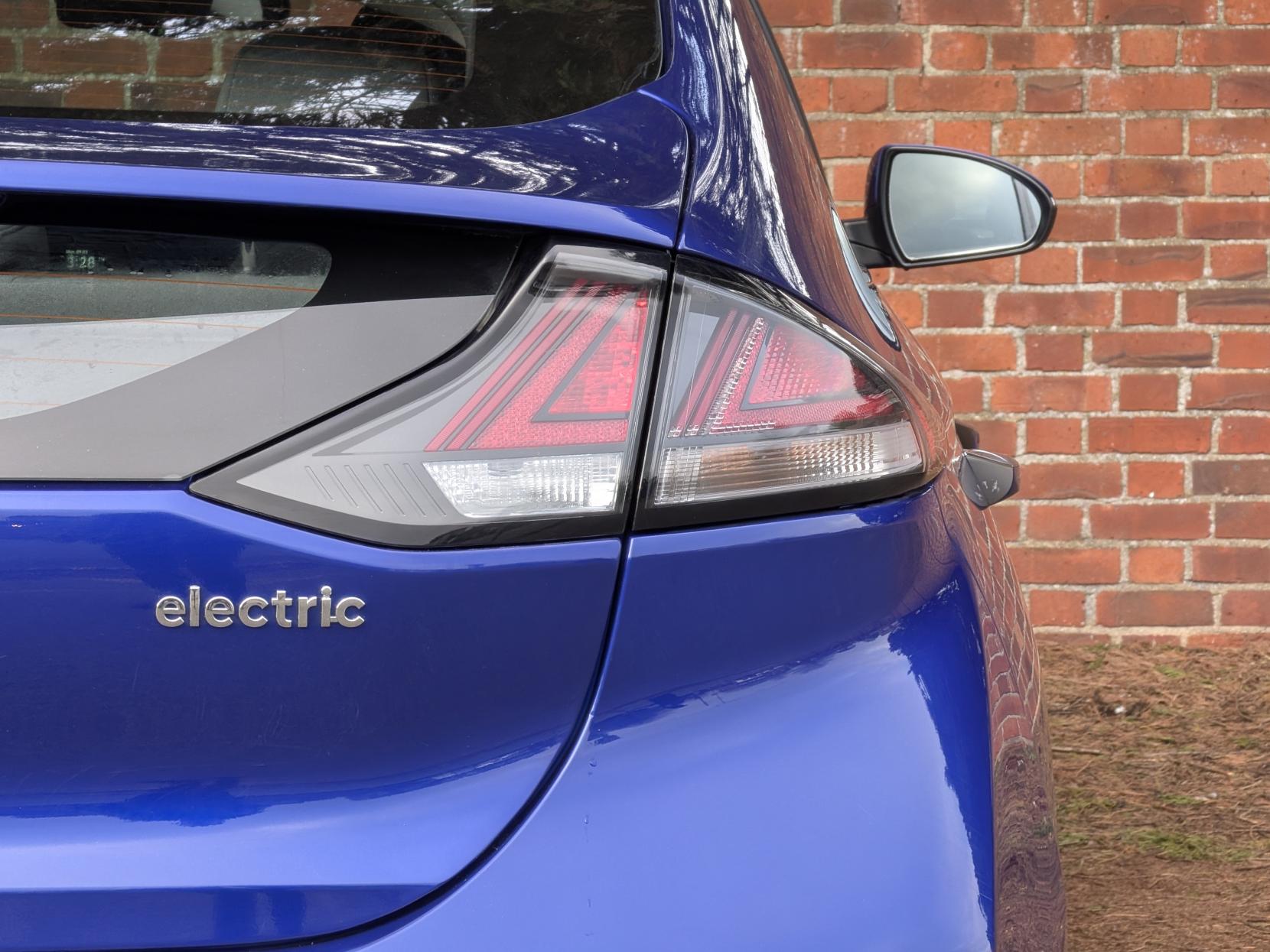 Hyundai IONIQ 38.3kWh Premium Hatchback 5dr Electric Auto (136 ps)