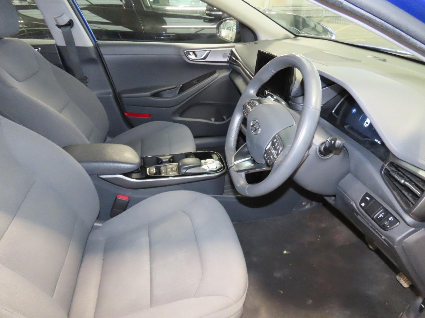 Hyundai IONIQ 38.3kWh Premium Hatchback 5dr Electric Auto (136 ps)