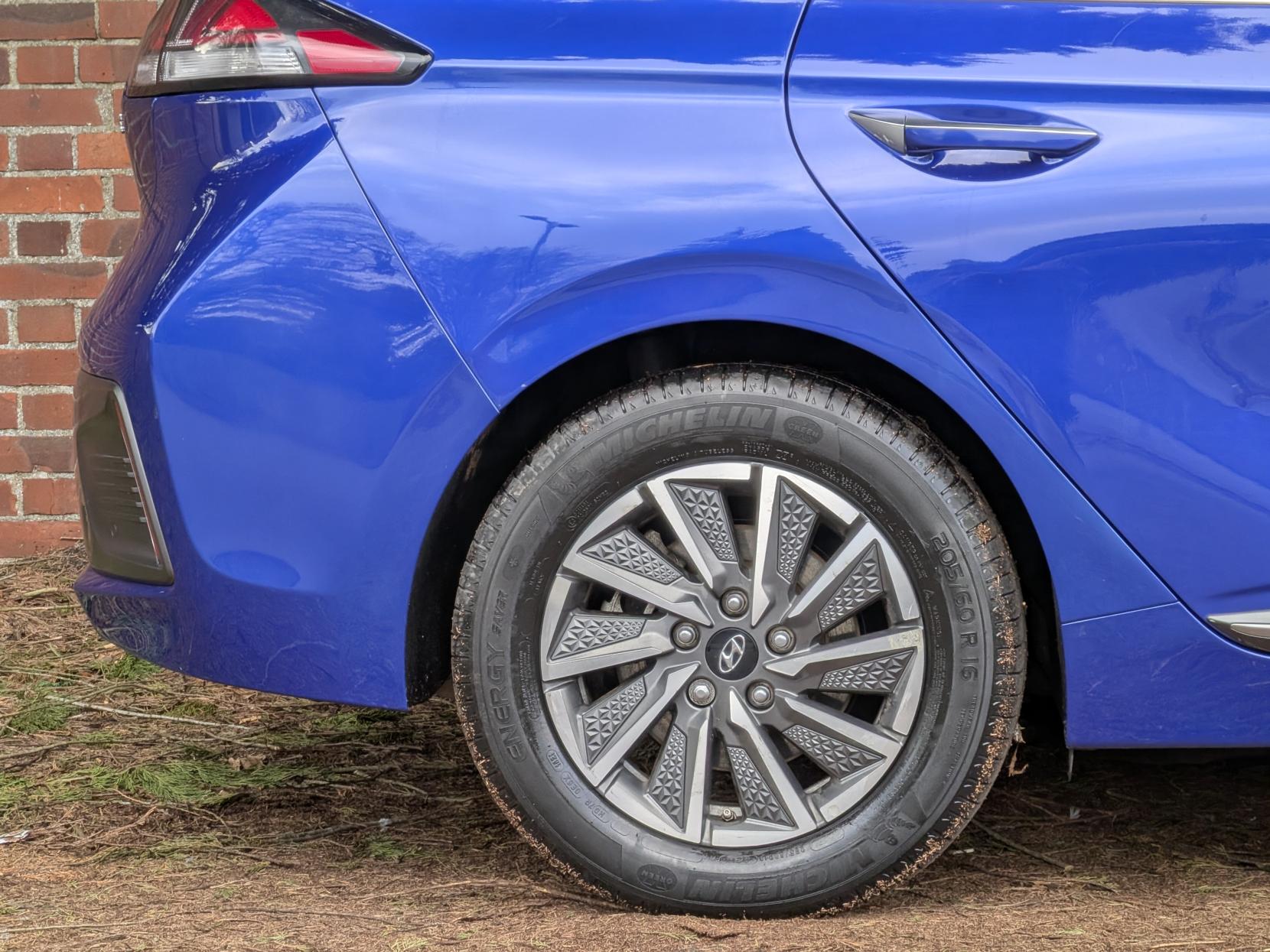 Hyundai IONIQ 38.3kWh Premium Hatchback 5dr Electric Auto (136 ps)