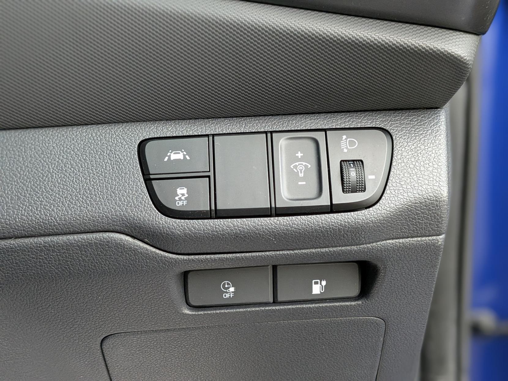 Hyundai IONIQ 38.3kWh Premium Hatchback 5dr Electric Auto (136 ps)