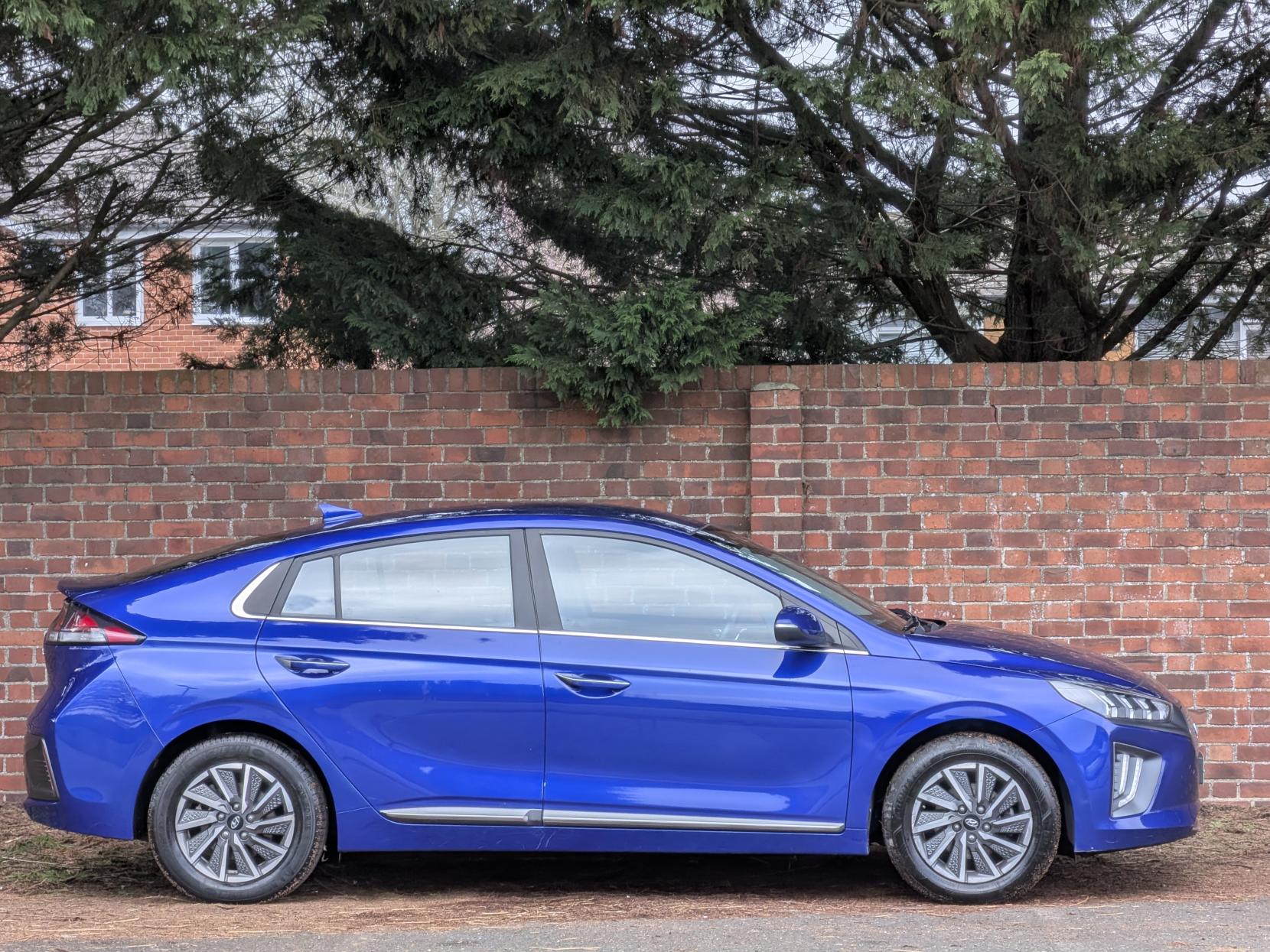 Hyundai IONIQ 38.3kWh Premium Hatchback 5dr Electric Auto (136 ps)