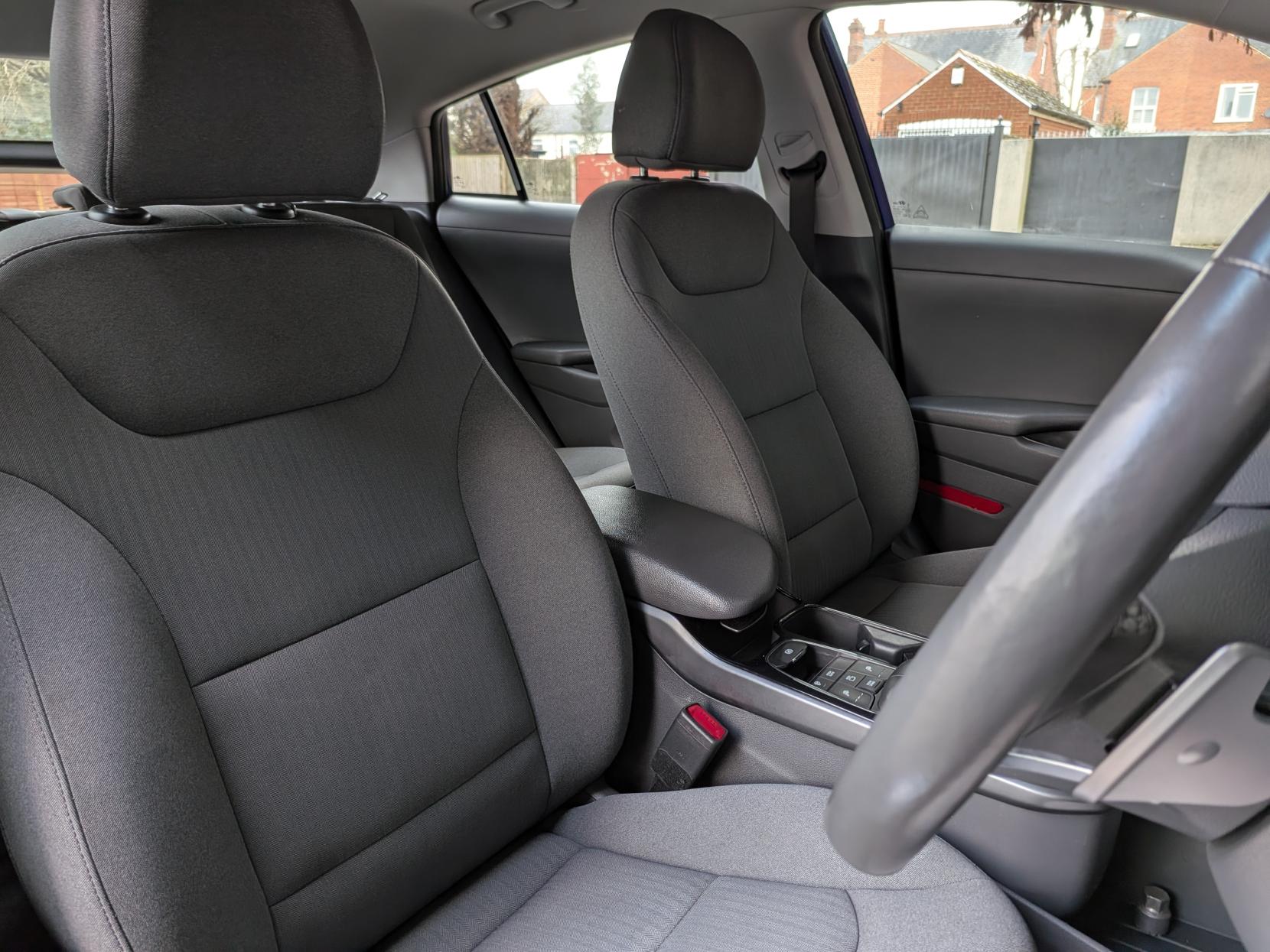 Hyundai IONIQ 38.3kWh Premium Hatchback 5dr Electric Auto (136 ps)