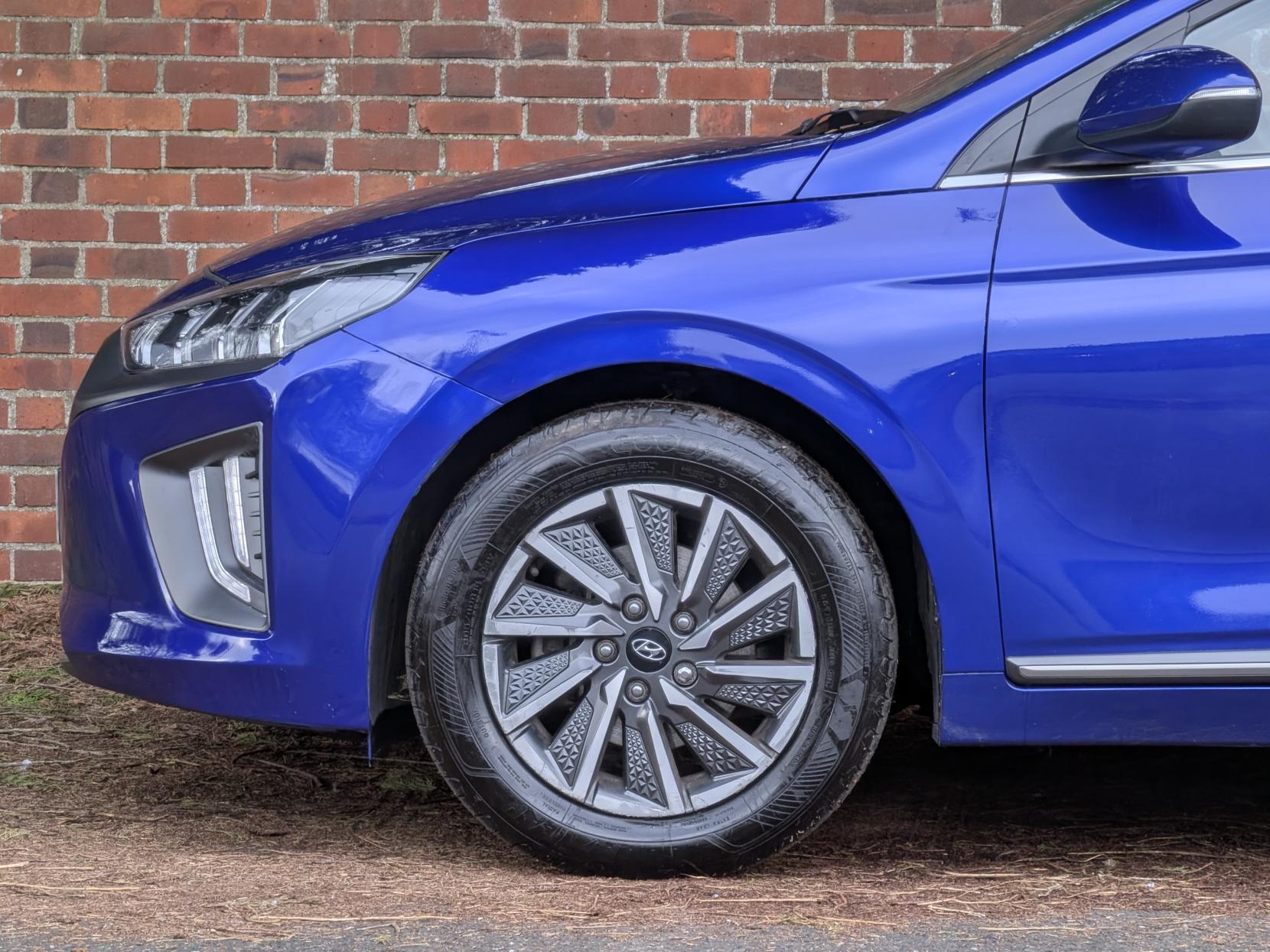 Hyundai IONIQ 38.3kWh Premium Hatchback 5dr Electric Auto (136 ps)