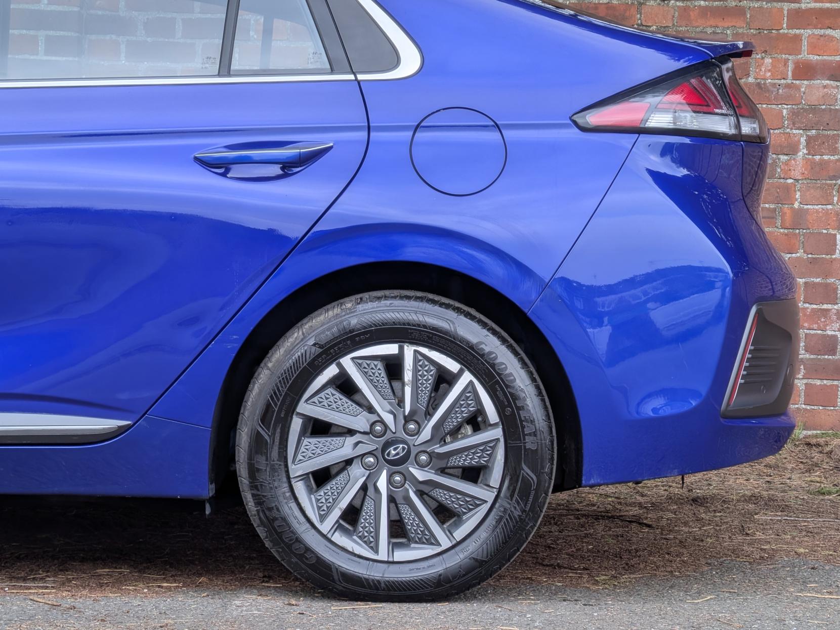 Hyundai IONIQ 38.3kWh Premium Hatchback 5dr Electric Auto (136 ps)