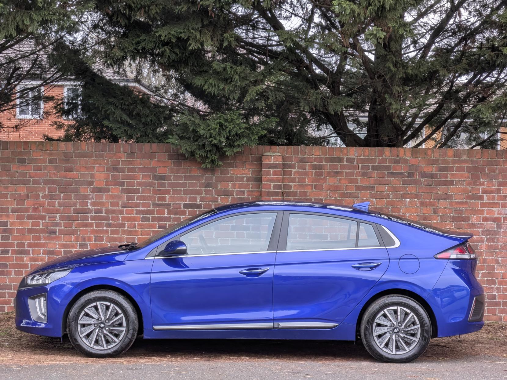 Hyundai IONIQ 38.3kWh Premium Hatchback 5dr Electric Auto (136 ps)