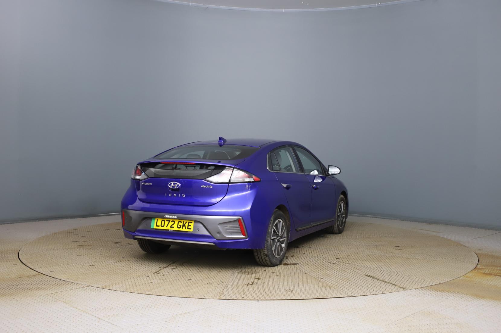 Hyundai IONIQ 38.3kWh Premium Hatchback 5dr Electric Auto (136 ps)