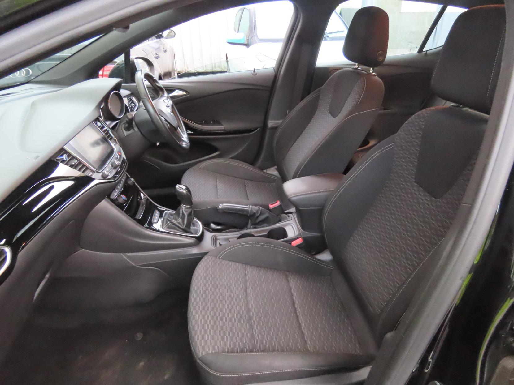 Vauxhall Astra 1.4i Turbo SRi Nav Hatchback 5dr Petrol Manual Euro 6 (150 ps)