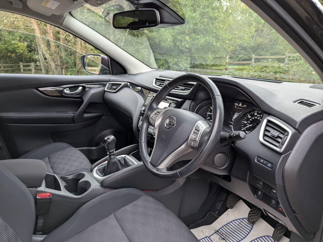 Nissan Qashqai 1.2 DIG-T N-Connecta SUV 5dr Petrol Manual 2WD Euro 6 (s/s) (115 ps)