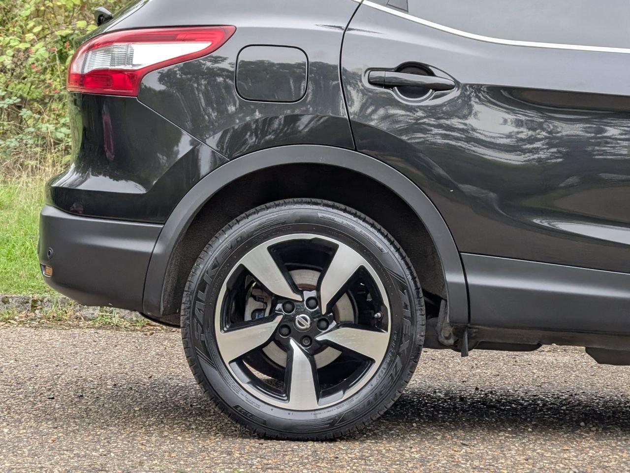 Nissan Qashqai 1.2 DIG-T N-Connecta SUV 5dr Petrol Manual 2WD Euro 6 (s/s) (115 ps)