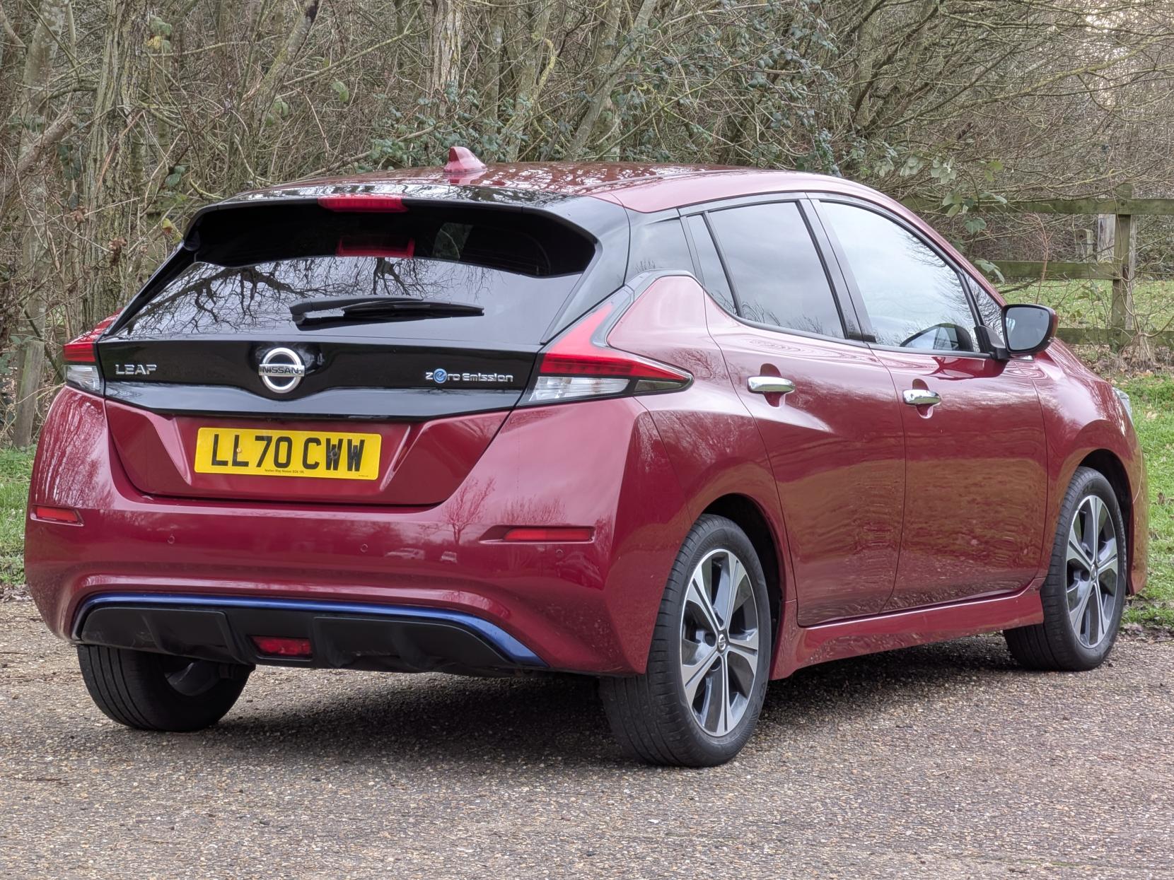 Nissan Leaf 40kWh Tekna Hatchback 5dr Electric Auto (150 ps)