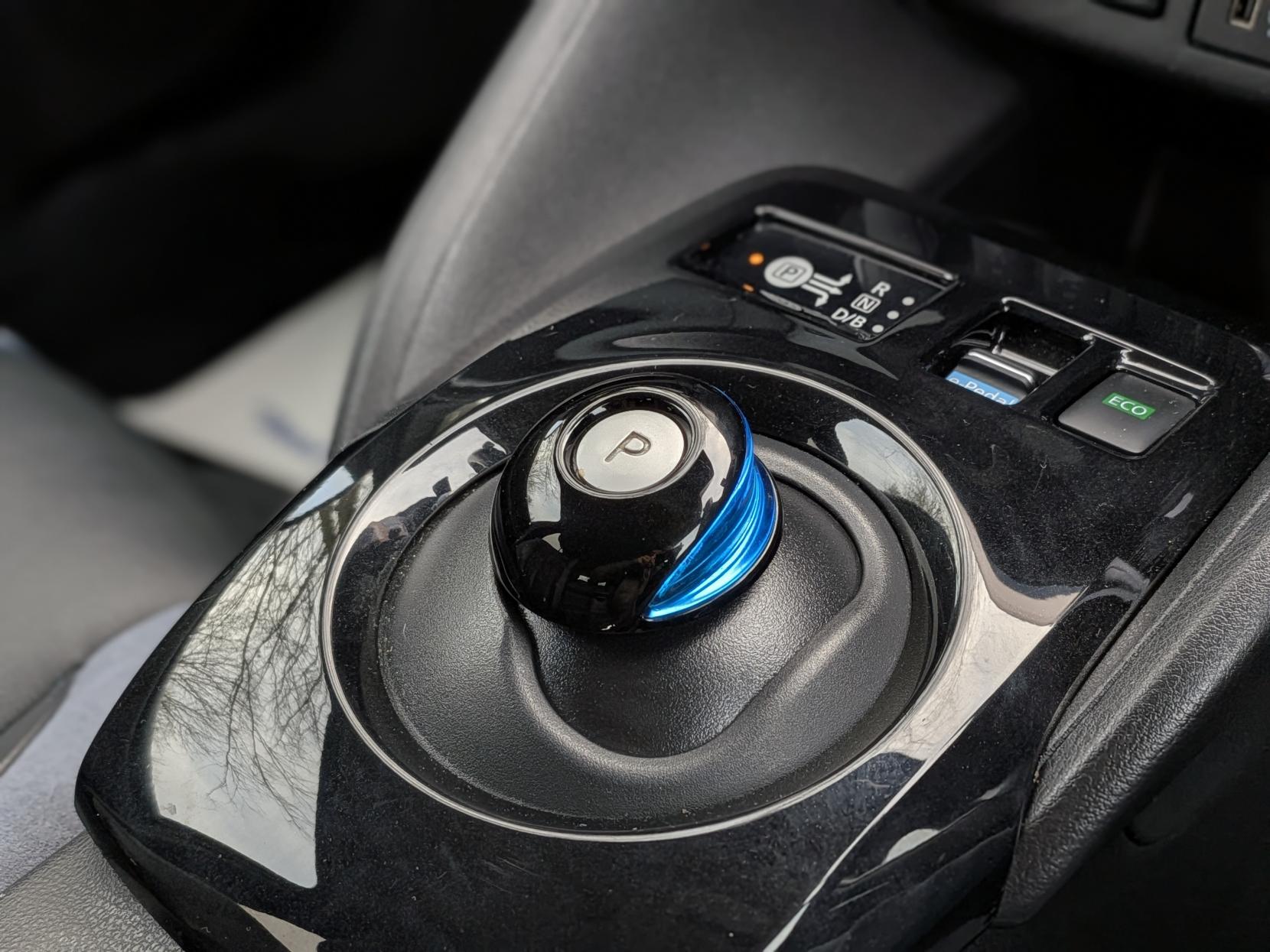 Nissan Leaf 40kWh Tekna Hatchback 5dr Electric Auto (150 ps)