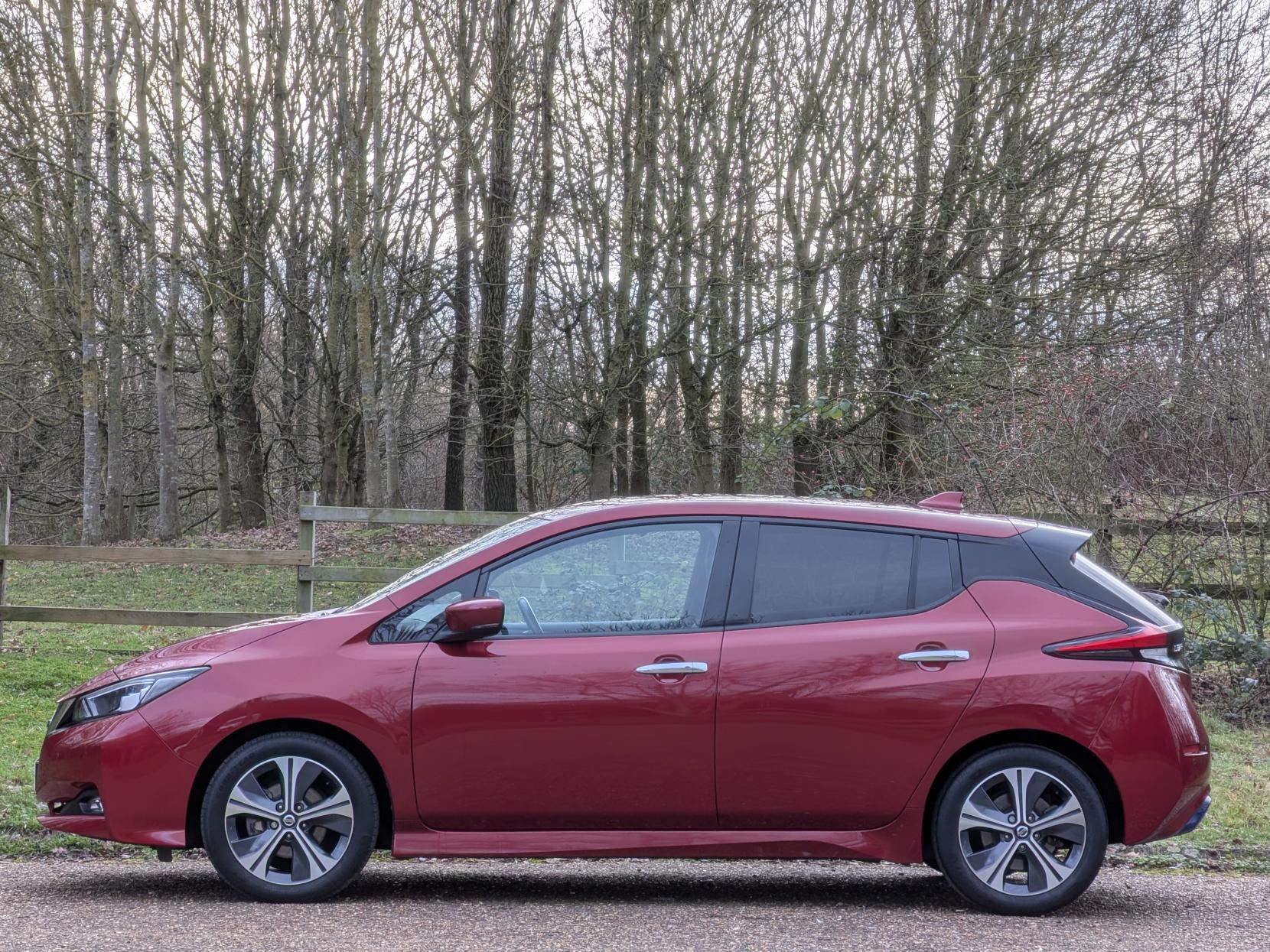 Nissan Leaf 40kWh Tekna Hatchback 5dr Electric Auto (150 ps)