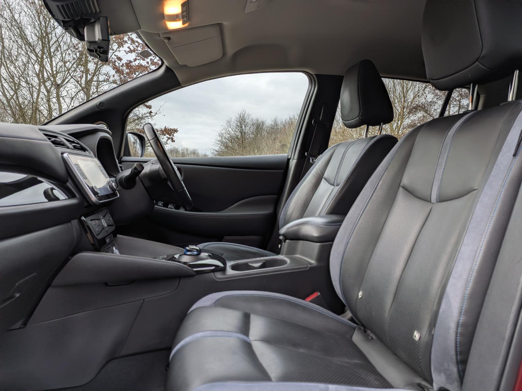 Nissan Leaf 40kWh Tekna Hatchback 5dr Electric Auto (150 ps)