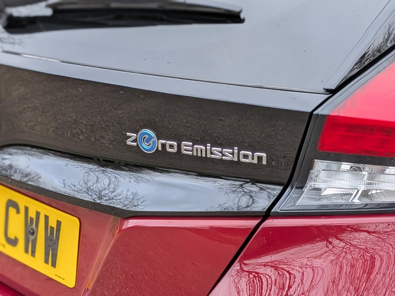 Nissan Leaf 40kWh Tekna Hatchback 5dr Electric Auto (150 ps)