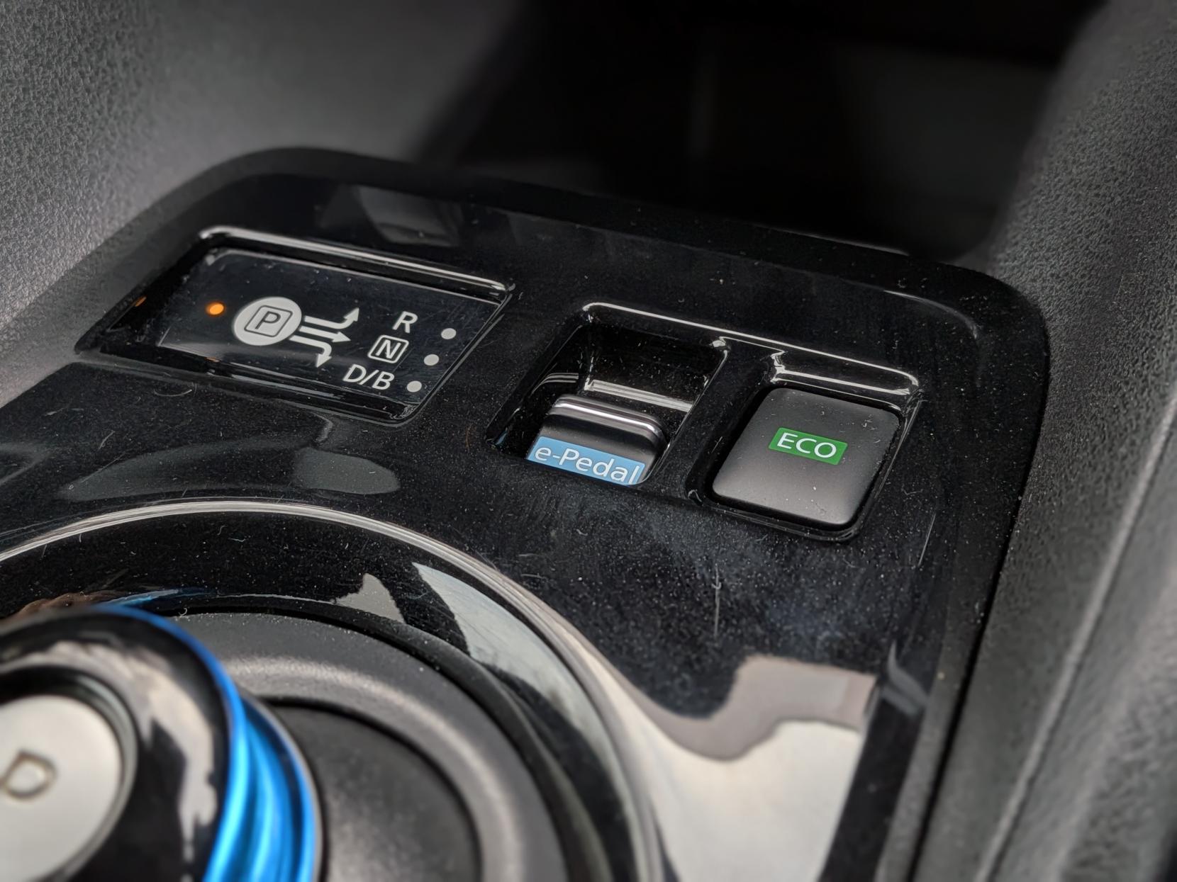 Nissan Leaf 40kWh Tekna Hatchback 5dr Electric Auto (150 ps)