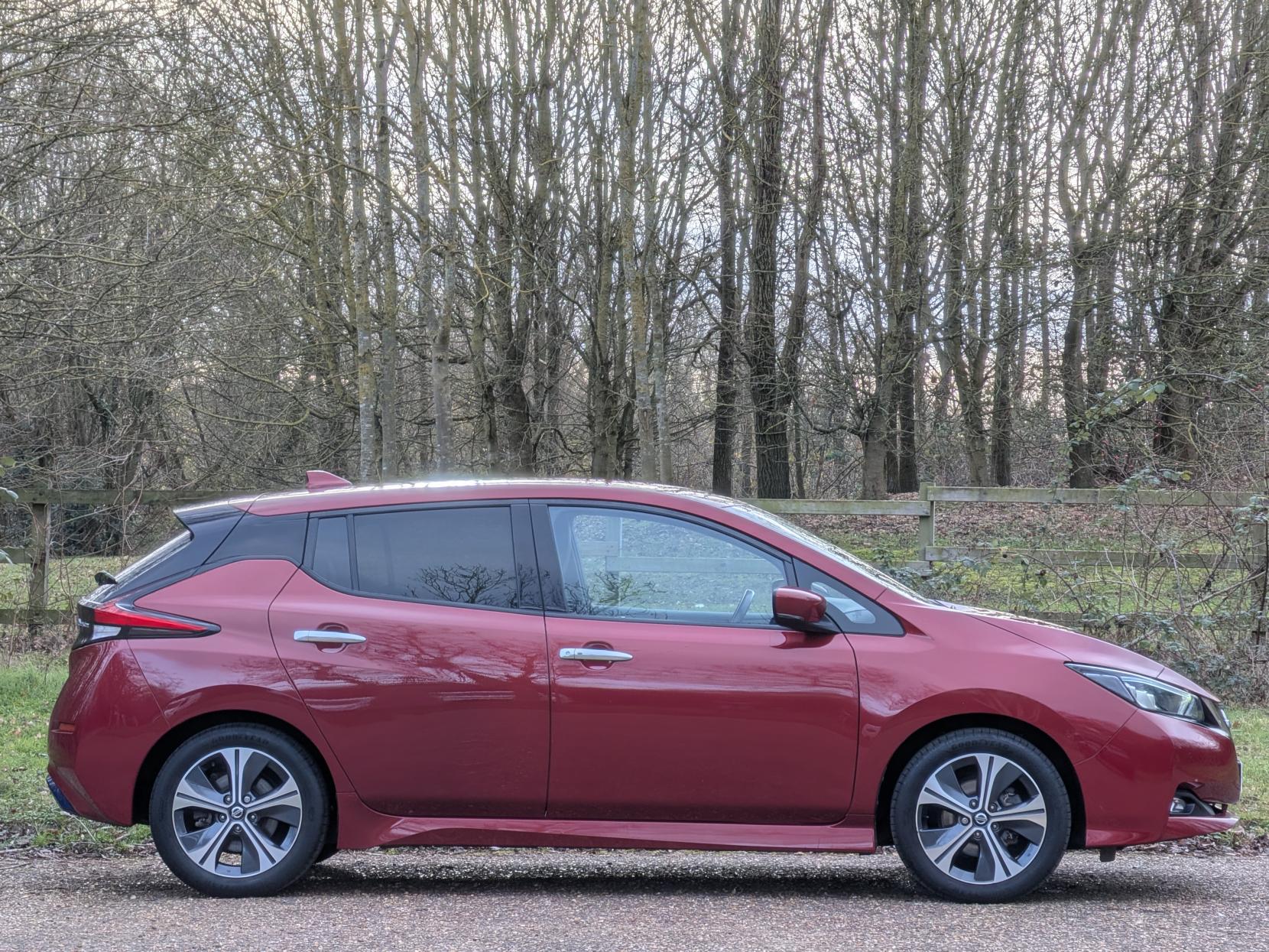 Nissan Leaf 40kWh Tekna Hatchback 5dr Electric Auto (150 ps)