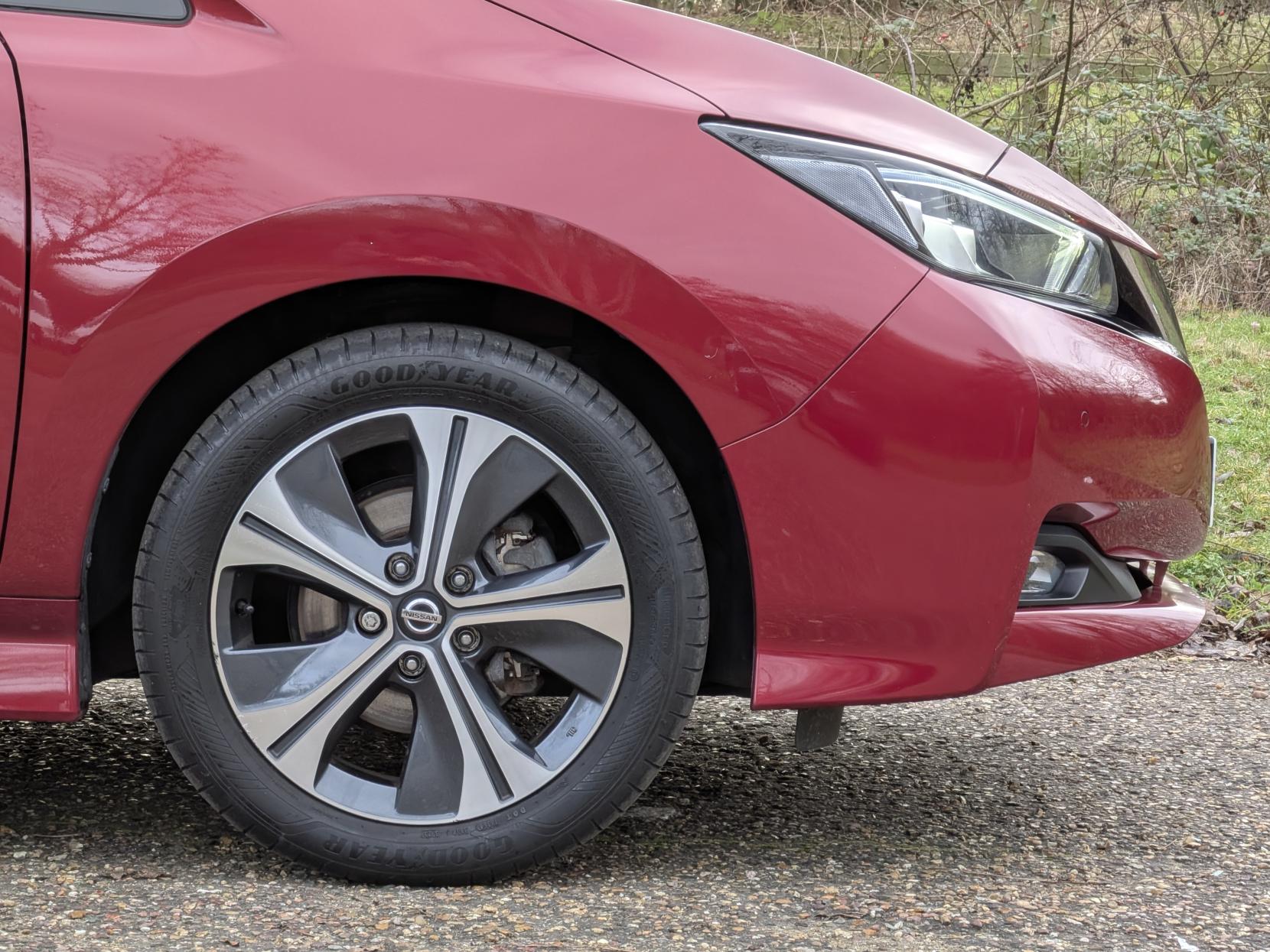 Nissan Leaf 40kWh Tekna Hatchback 5dr Electric Auto (150 ps)