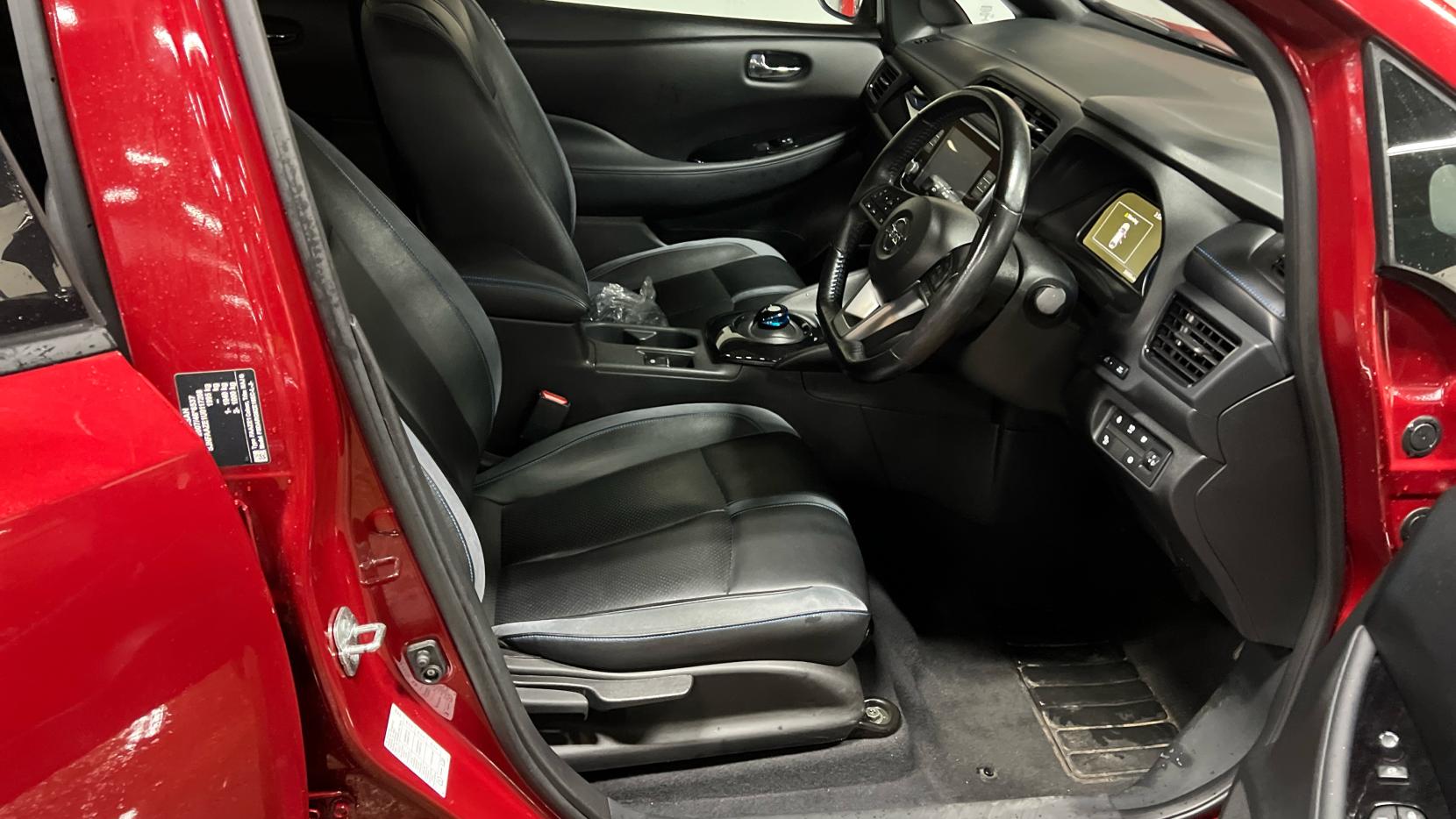 Nissan Leaf 40kWh Tekna Hatchback 5dr Electric Auto (150 ps)