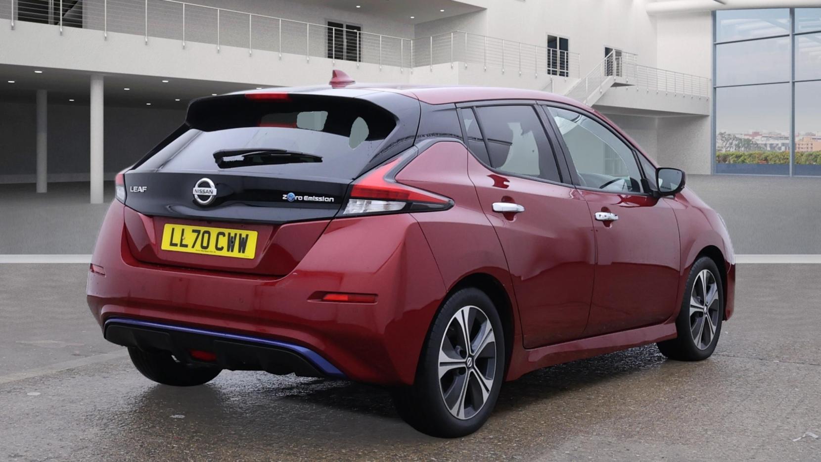 Nissan Leaf 40kWh Tekna Hatchback 5dr Electric Auto (150 ps)