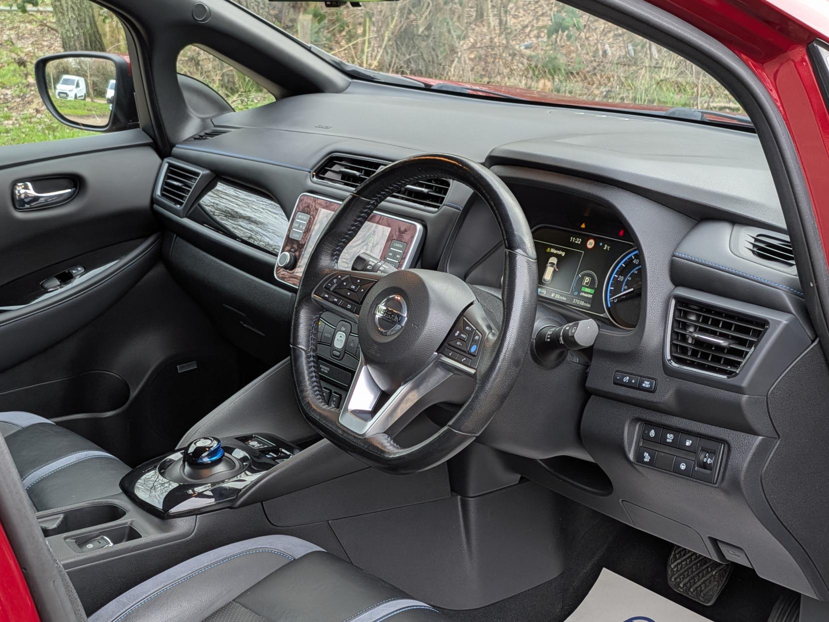 Nissan Leaf 40kWh Tekna Hatchback 5dr Electric Auto (150 ps)