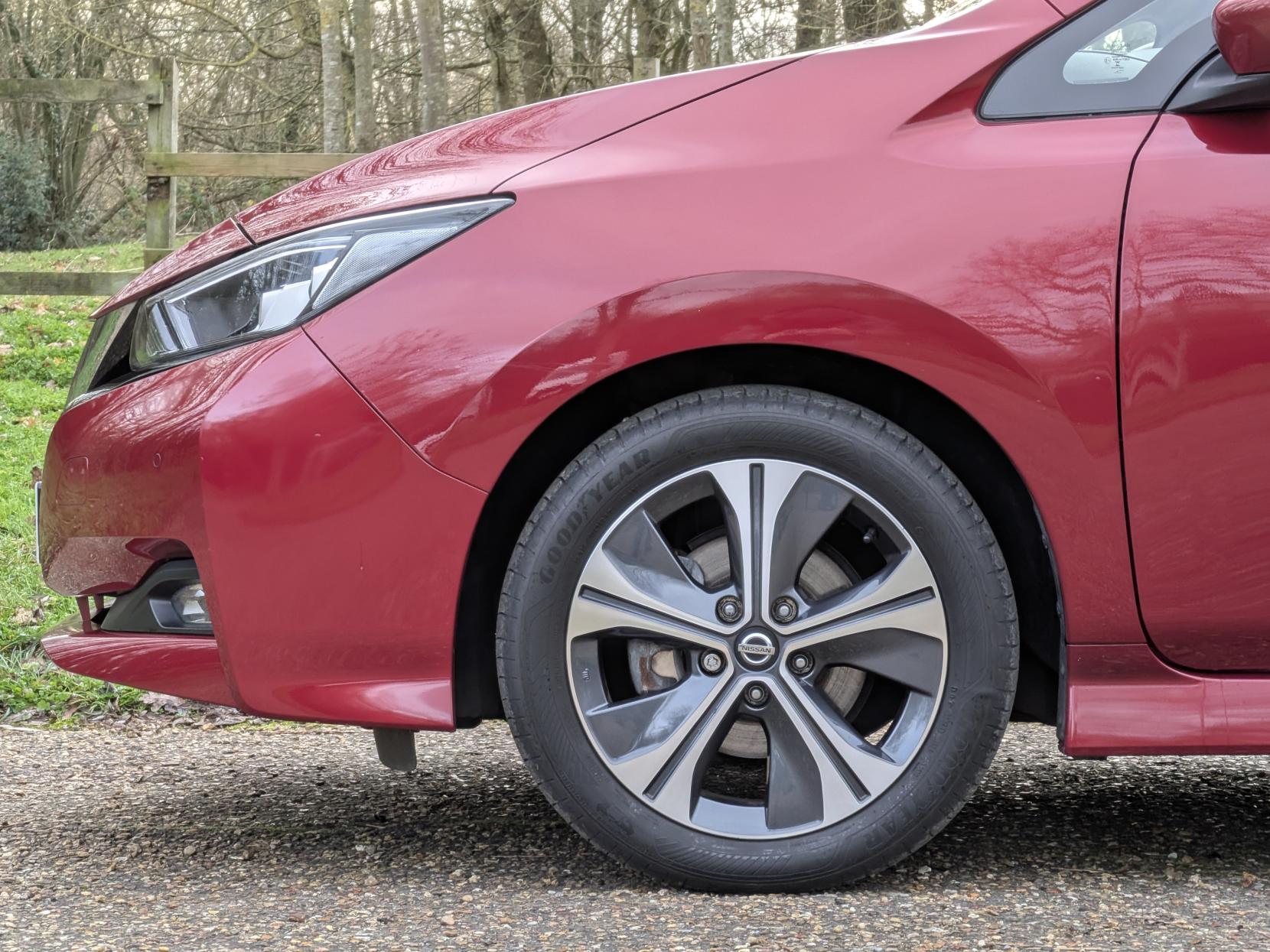 Nissan Leaf 40kWh Tekna Hatchback 5dr Electric Auto (150 ps)