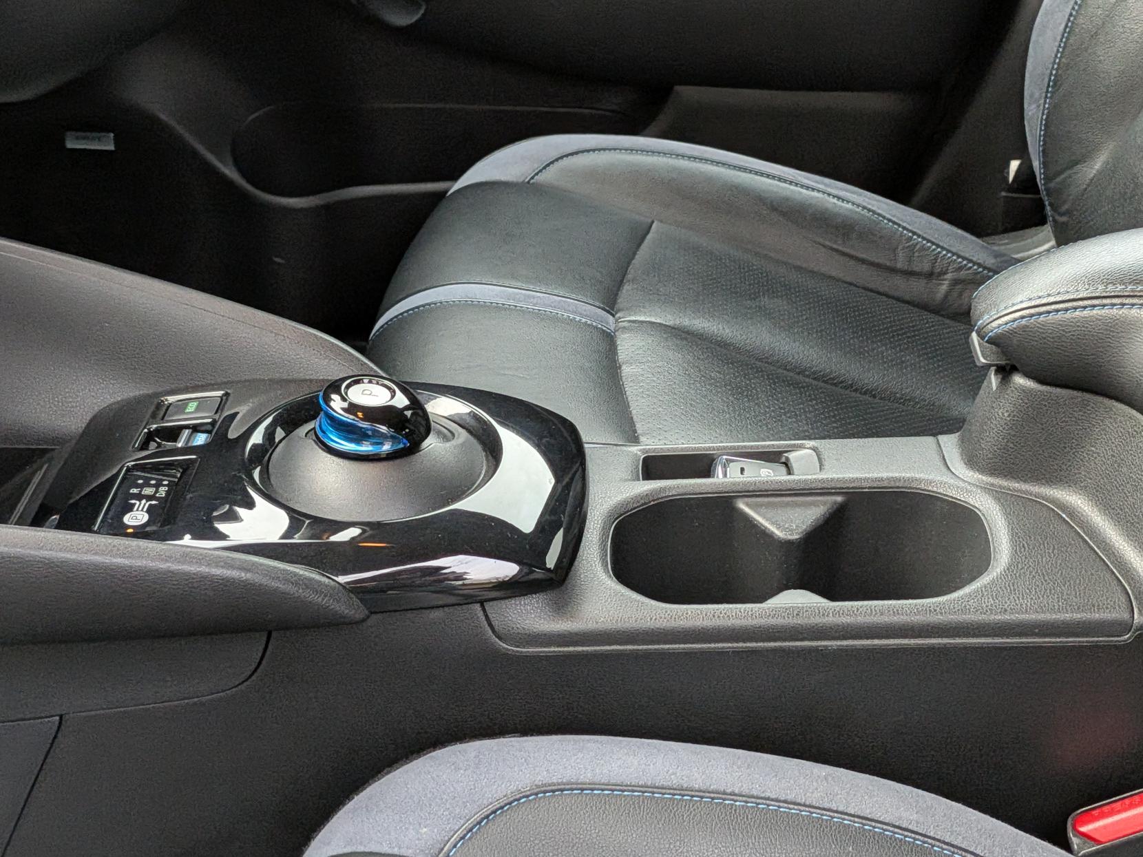 Nissan Leaf 40kWh Tekna Hatchback 5dr Electric Auto (150 ps)