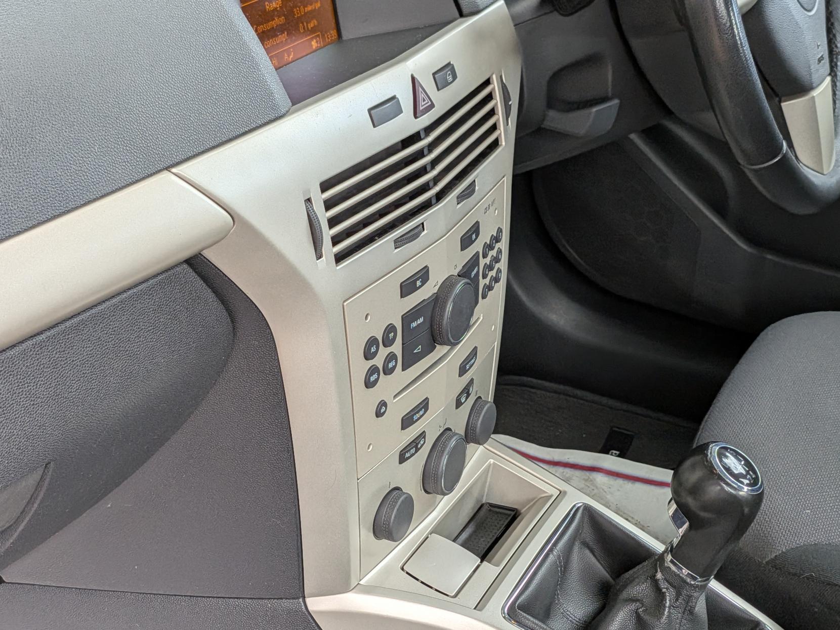 Vauxhall Astra 1.6 VVT 16v Breeze Hatchback 5dr Petrol Manual (156 g/km, 113 bhp)