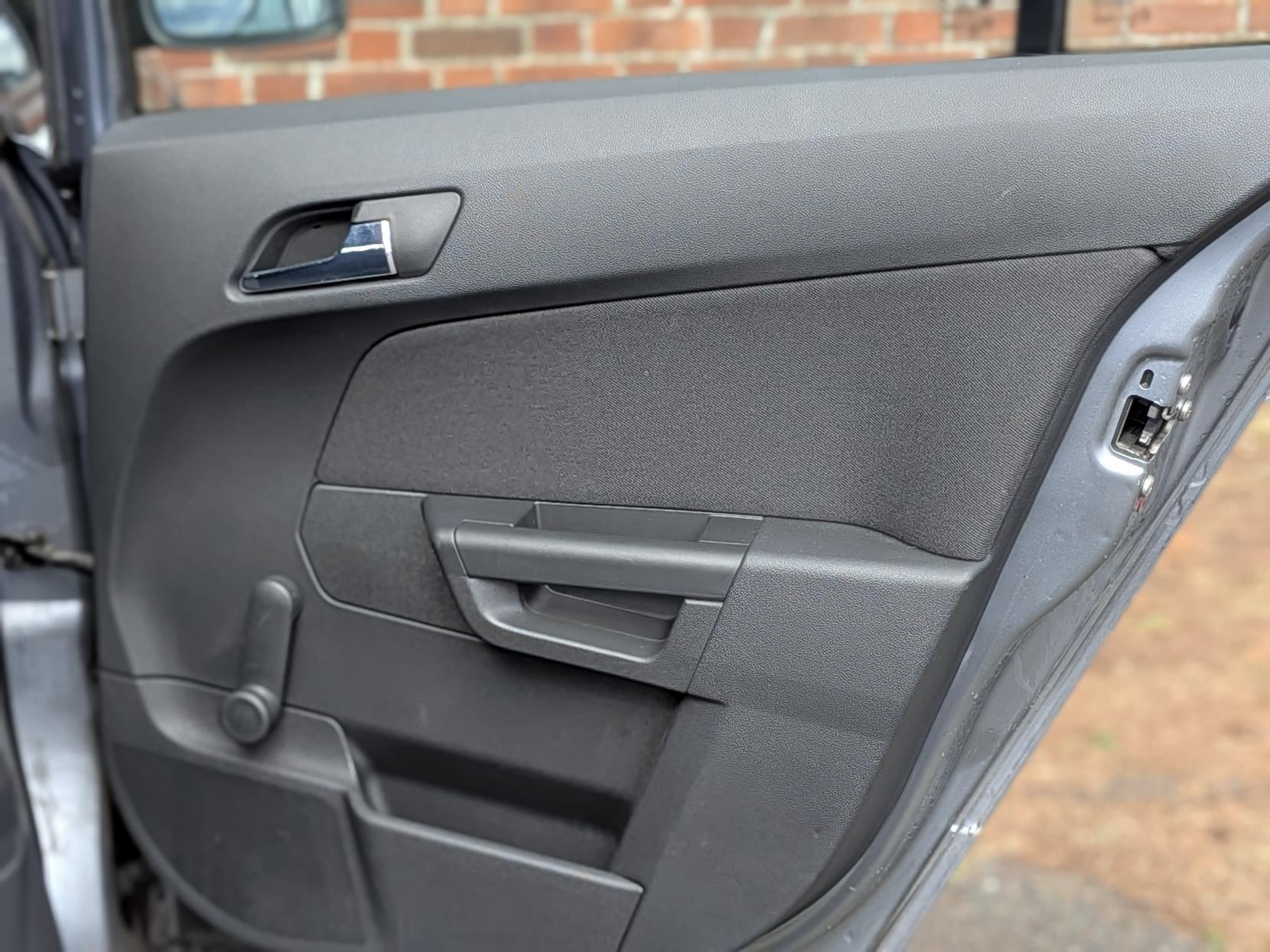 Vauxhall Astra 1.6 VVT 16v Breeze Hatchback 5dr Petrol Manual (156 g/km, 113 bhp)