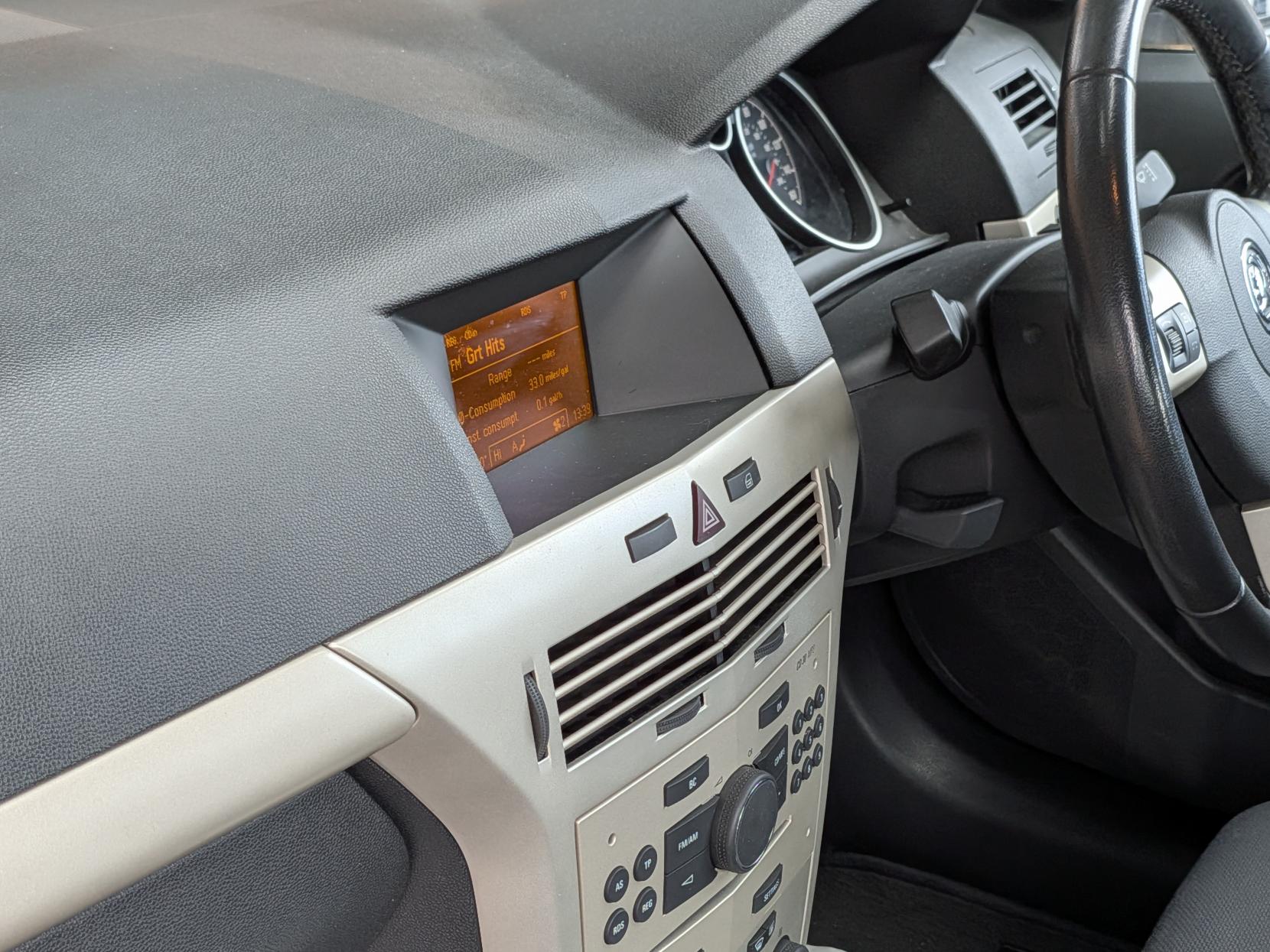 Vauxhall Astra 1.6 VVT 16v Breeze Hatchback 5dr Petrol Manual (156 g/km, 113 bhp)