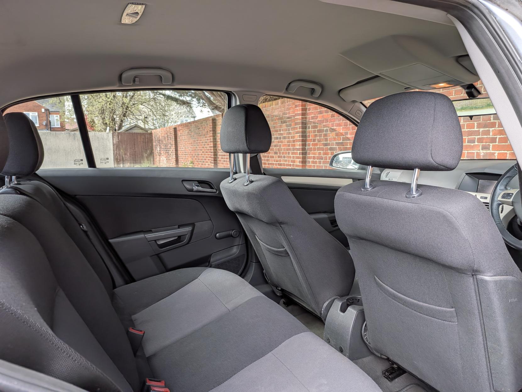 Vauxhall Astra 1.6 VVT 16v Breeze Hatchback 5dr Petrol Manual (156 g/km, 113 bhp)