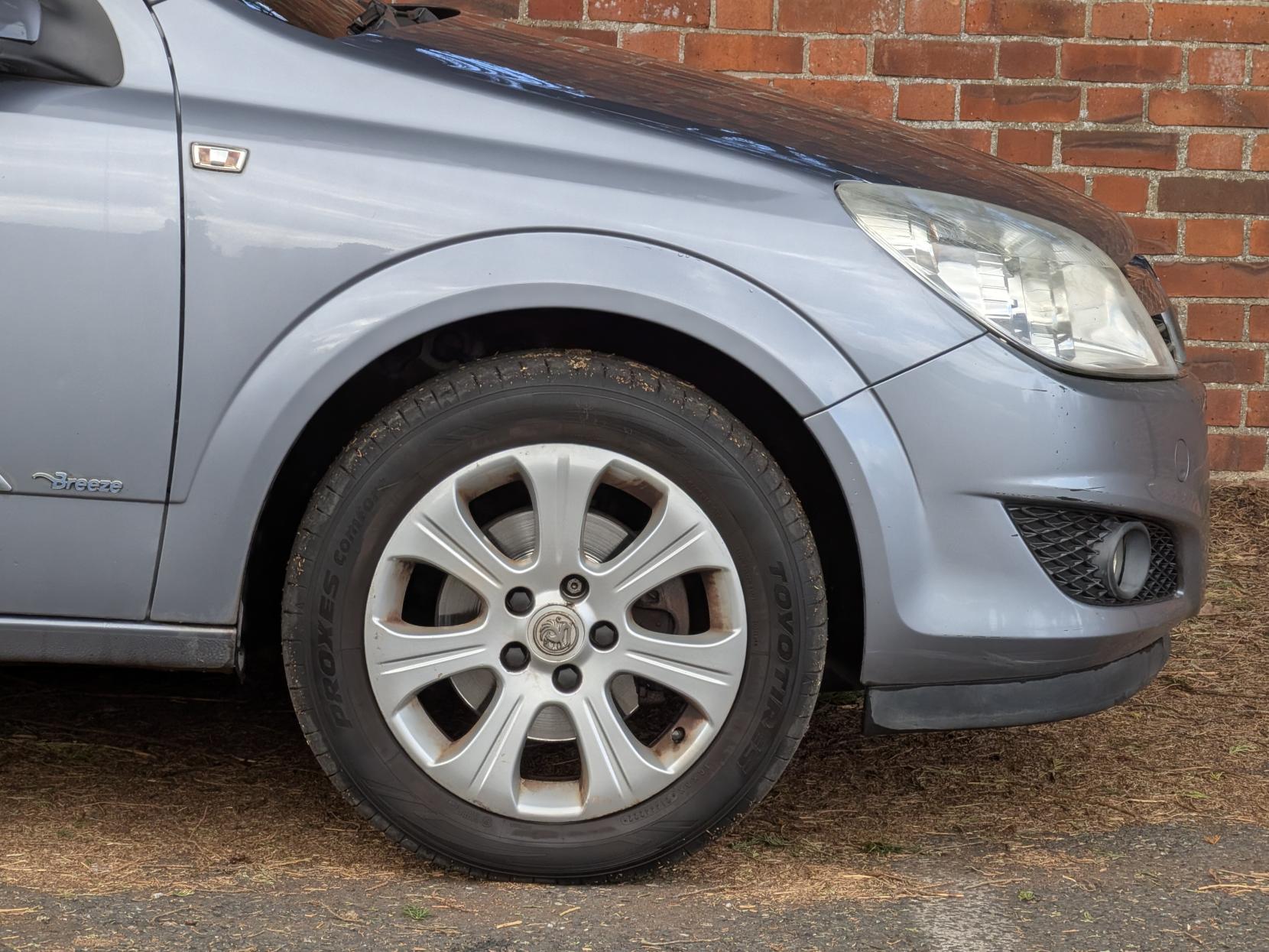 Vauxhall Astra 1.6 VVT 16v Breeze Hatchback 5dr Petrol Manual (156 g/km, 113 bhp)